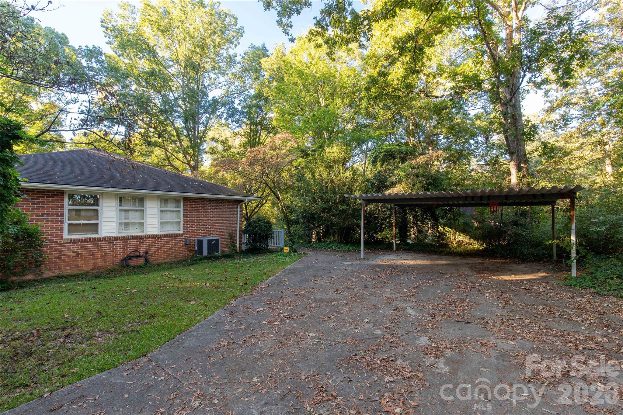 406 N Pine Street Property Photo 9