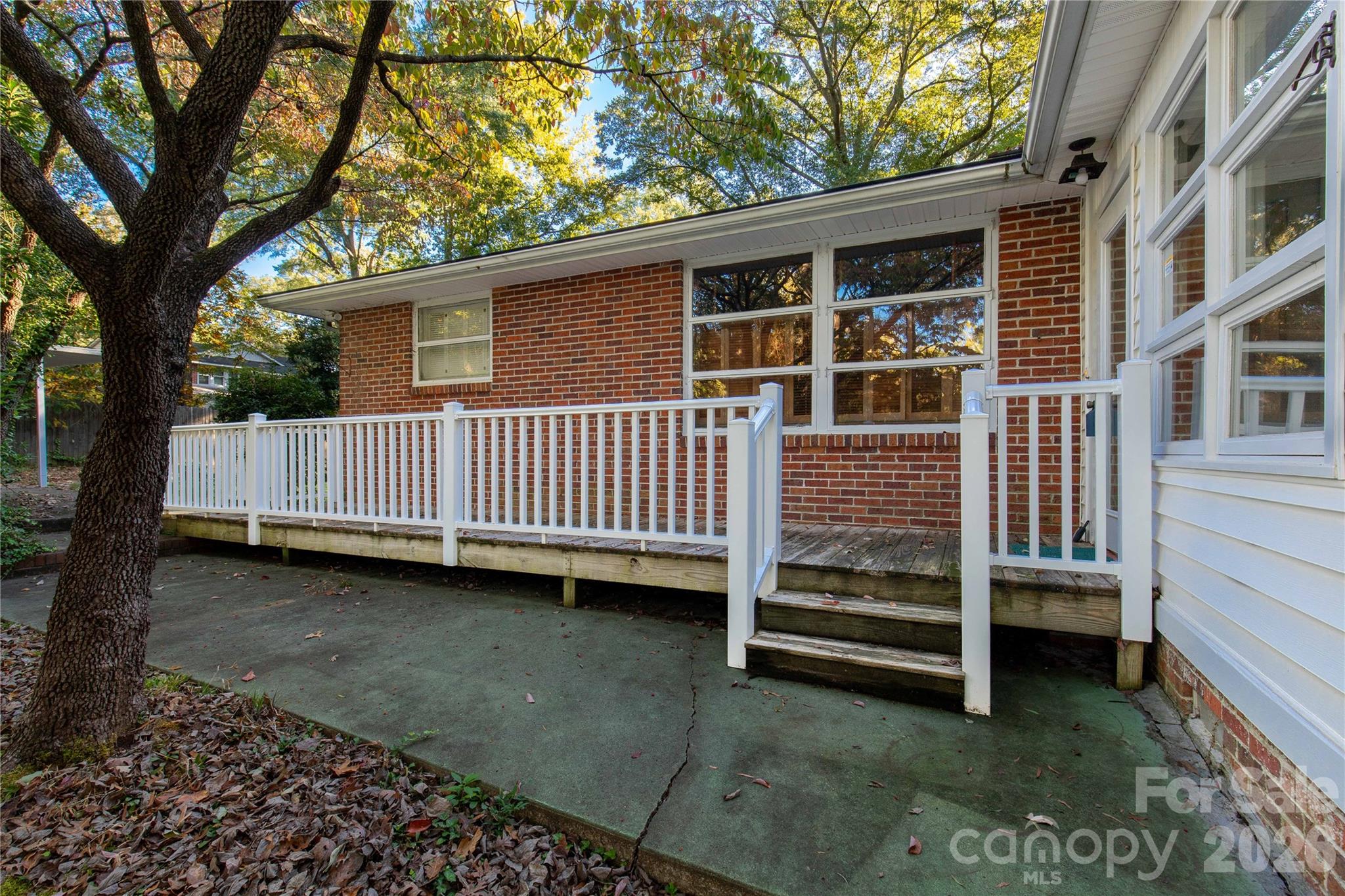406 N Pine Street Property Photo 10