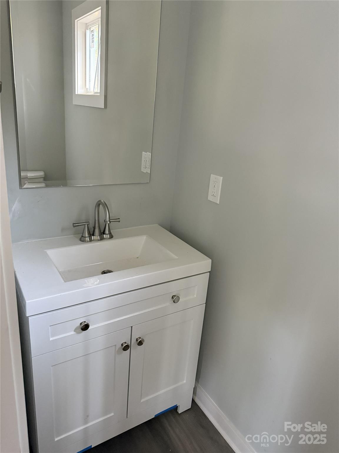 1 Freeport Lane Property Photo 7