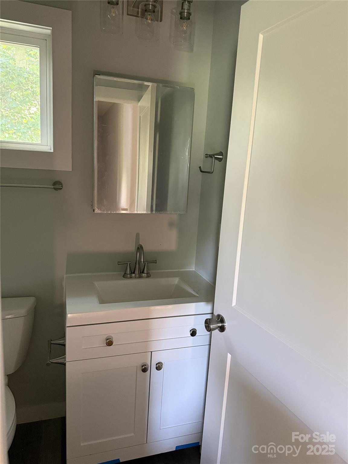 1 Freeport Lane Property Photo 15