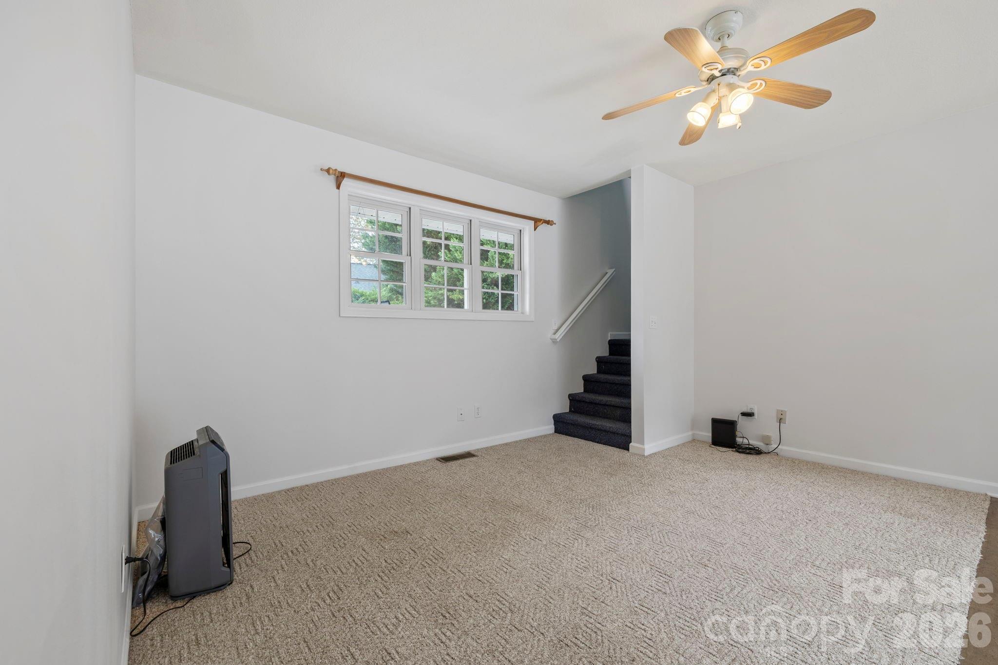 372 Kingfisher Lane Property Photo 13