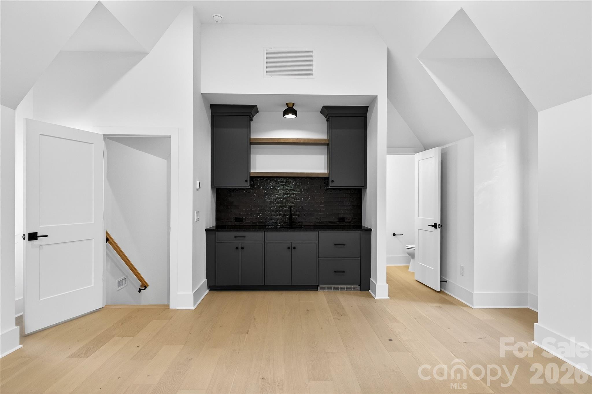 1209 Meadowood Lane Property Photo 32