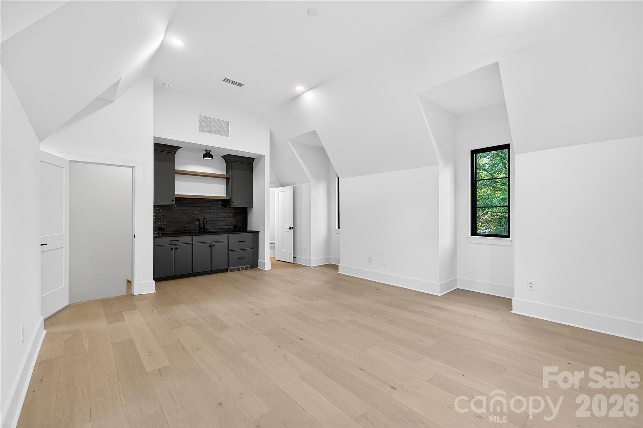 1209 Meadowood Lane Property Photo 33