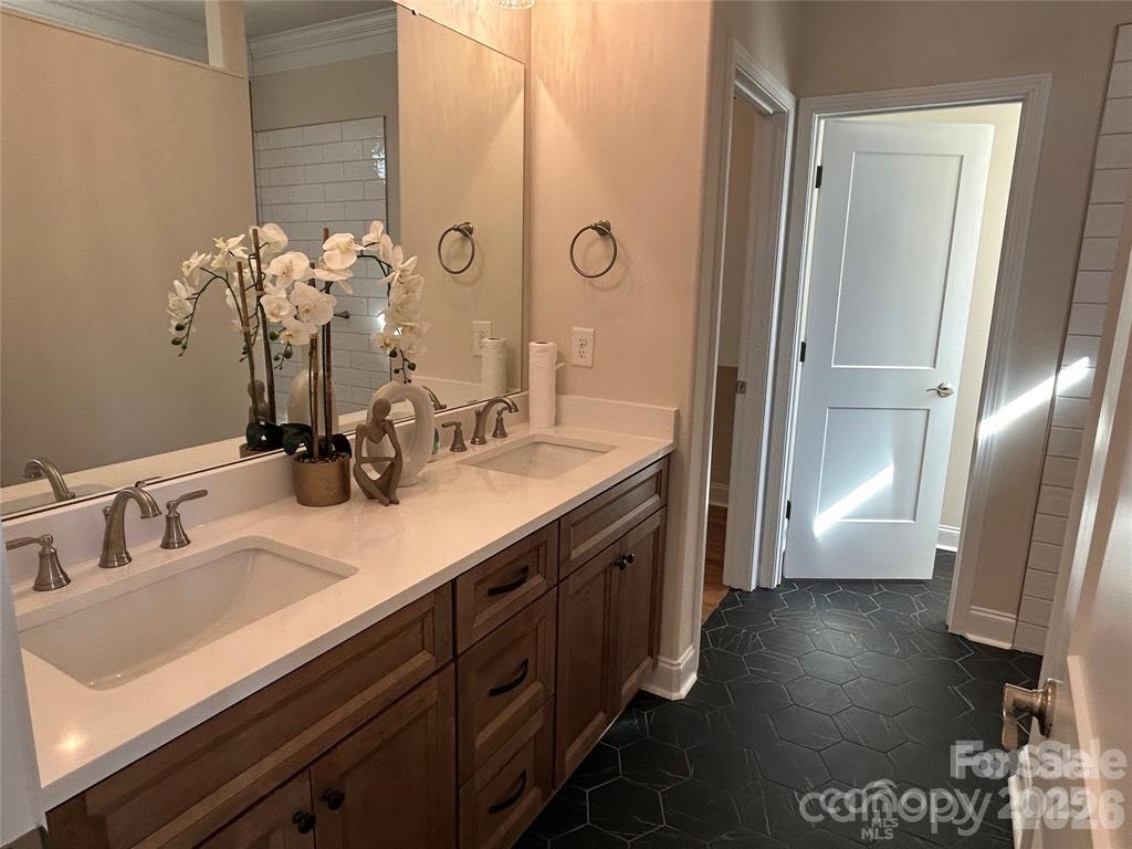 5044 Silver Trace Lane 101 Property Photo 6