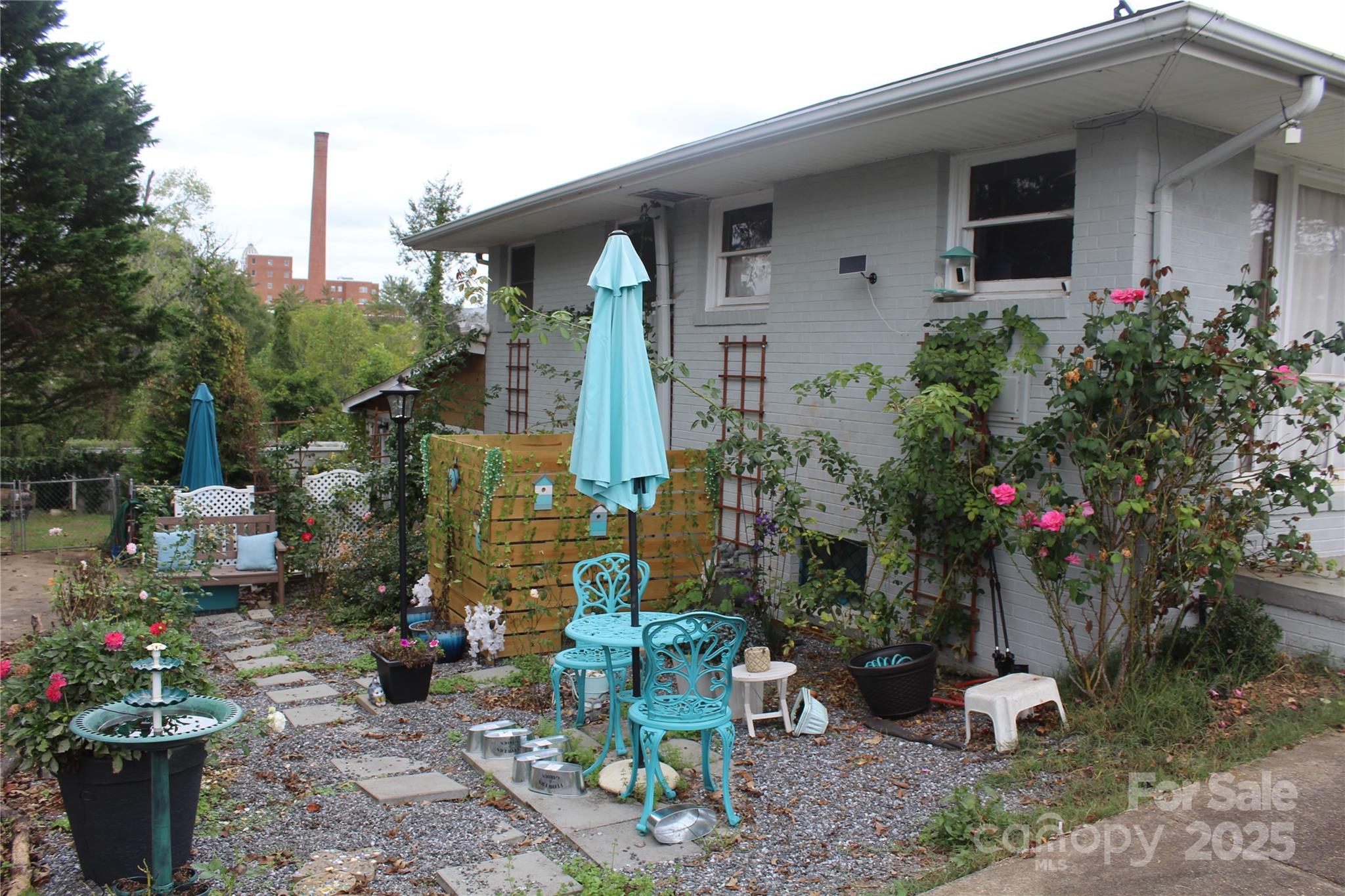 107 N Matthews Street Property Photo 4