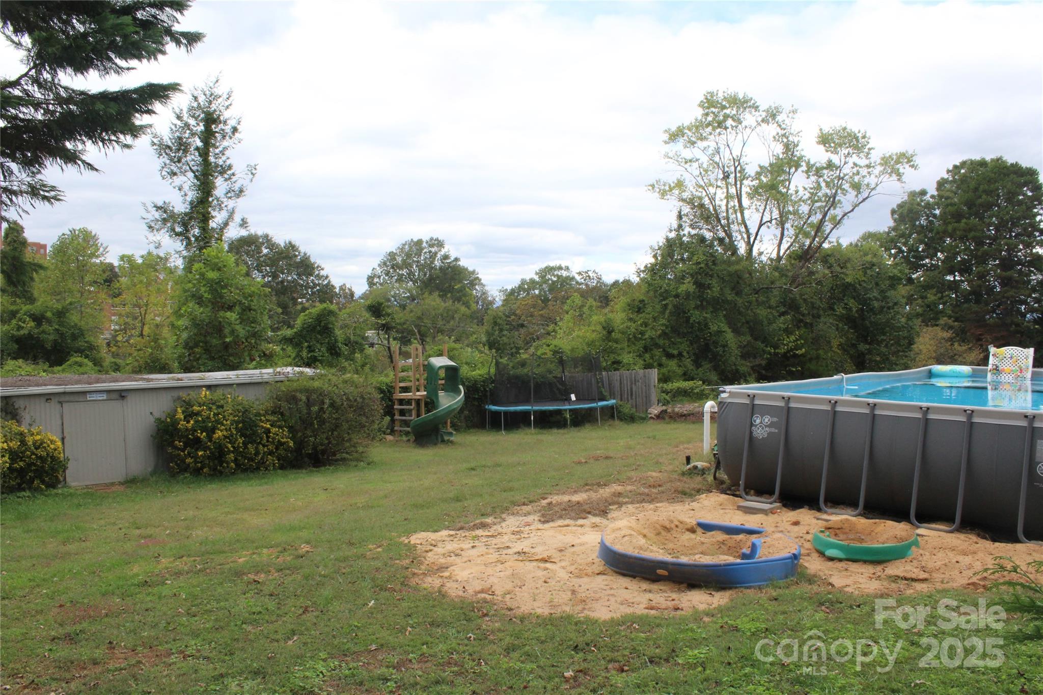 107 N Matthews Street Property Photo 27