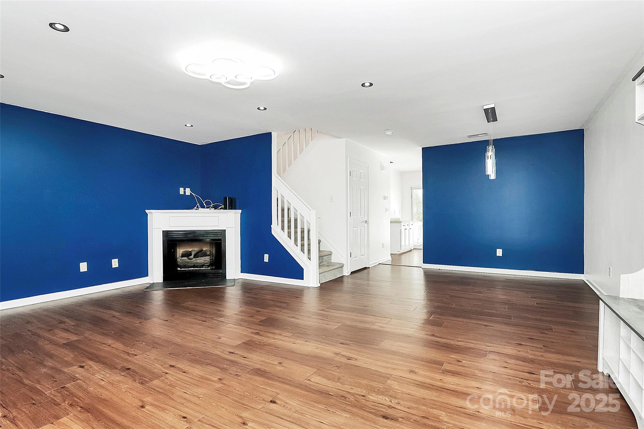 10549 Yellow Rose Lane Property Photo 3