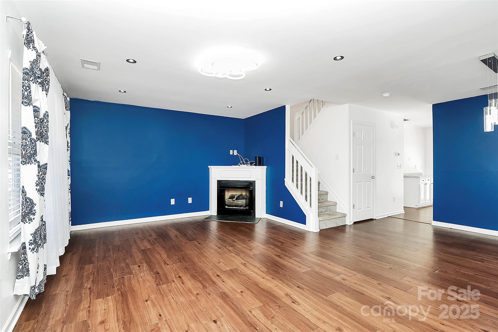 10549 Yellow Rose Lane Property Photo 4