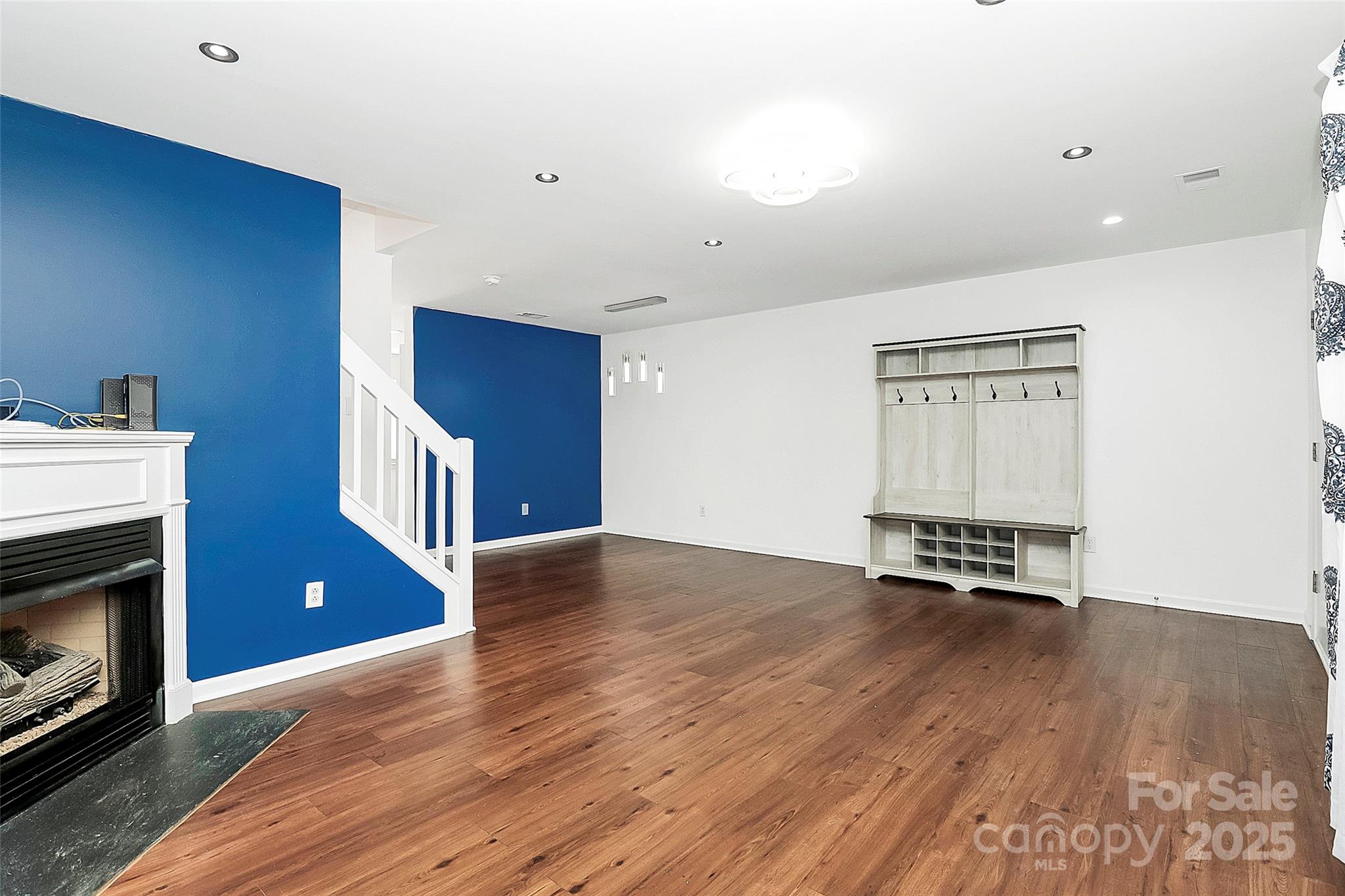 10549 Yellow Rose Lane Property Photo 6
