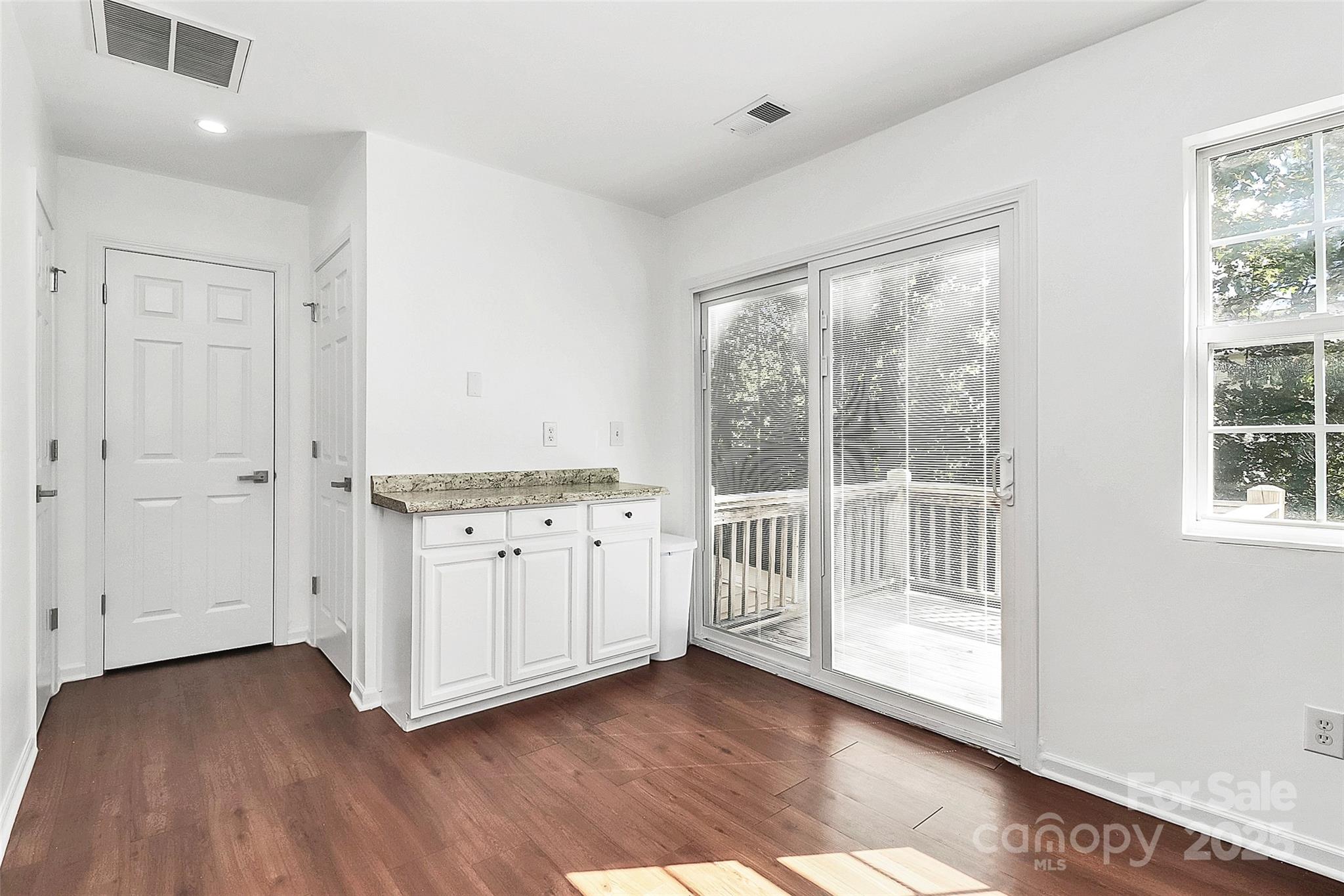 10549 Yellow Rose Lane Property Photo 12