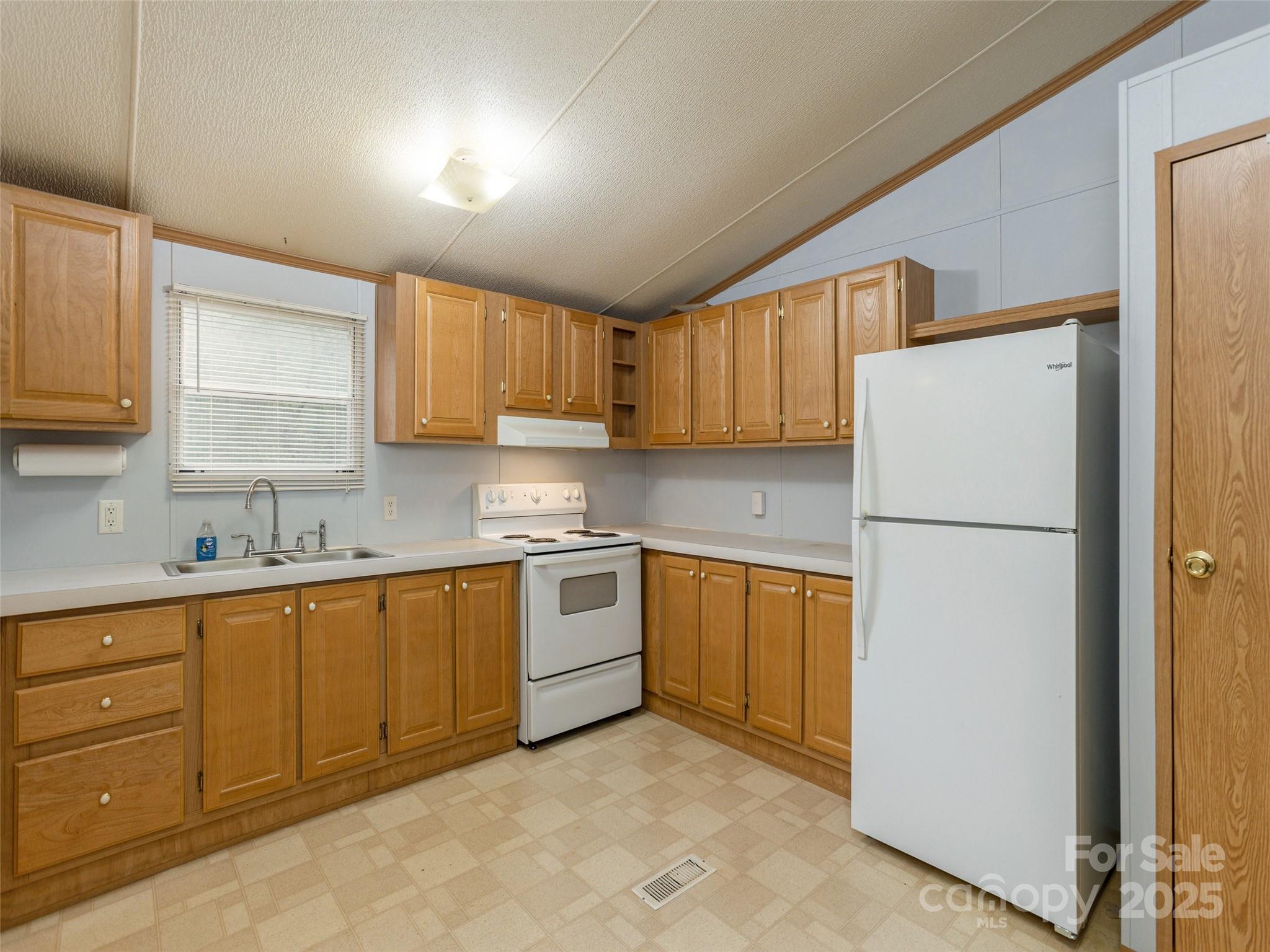 81 Mount Airy Road Property Photo 7