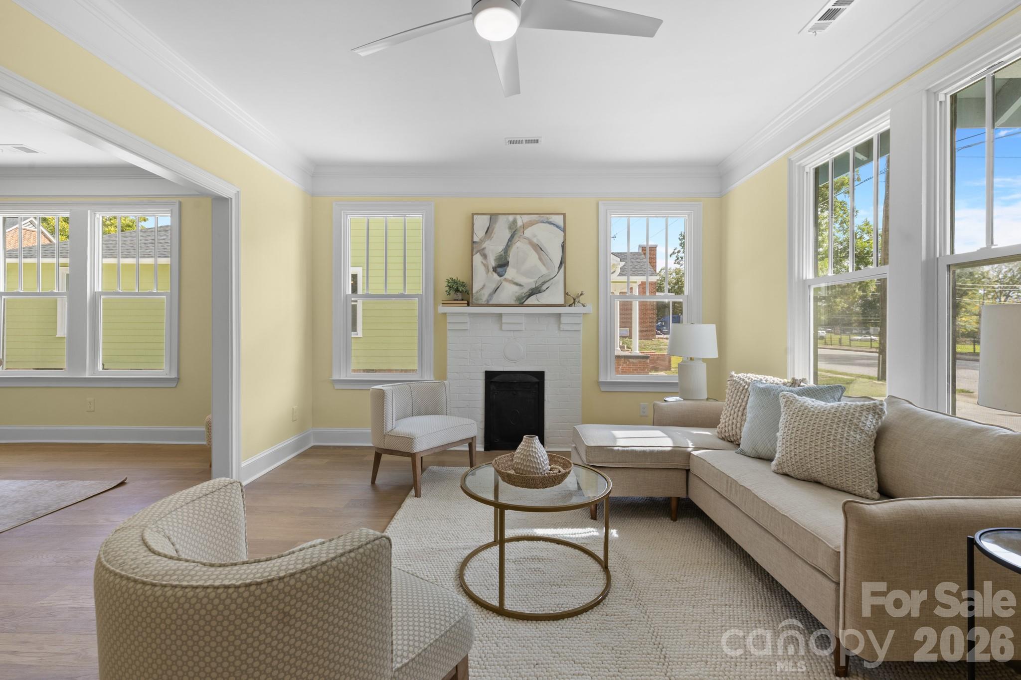 304 W Gay Street Property Photo 4