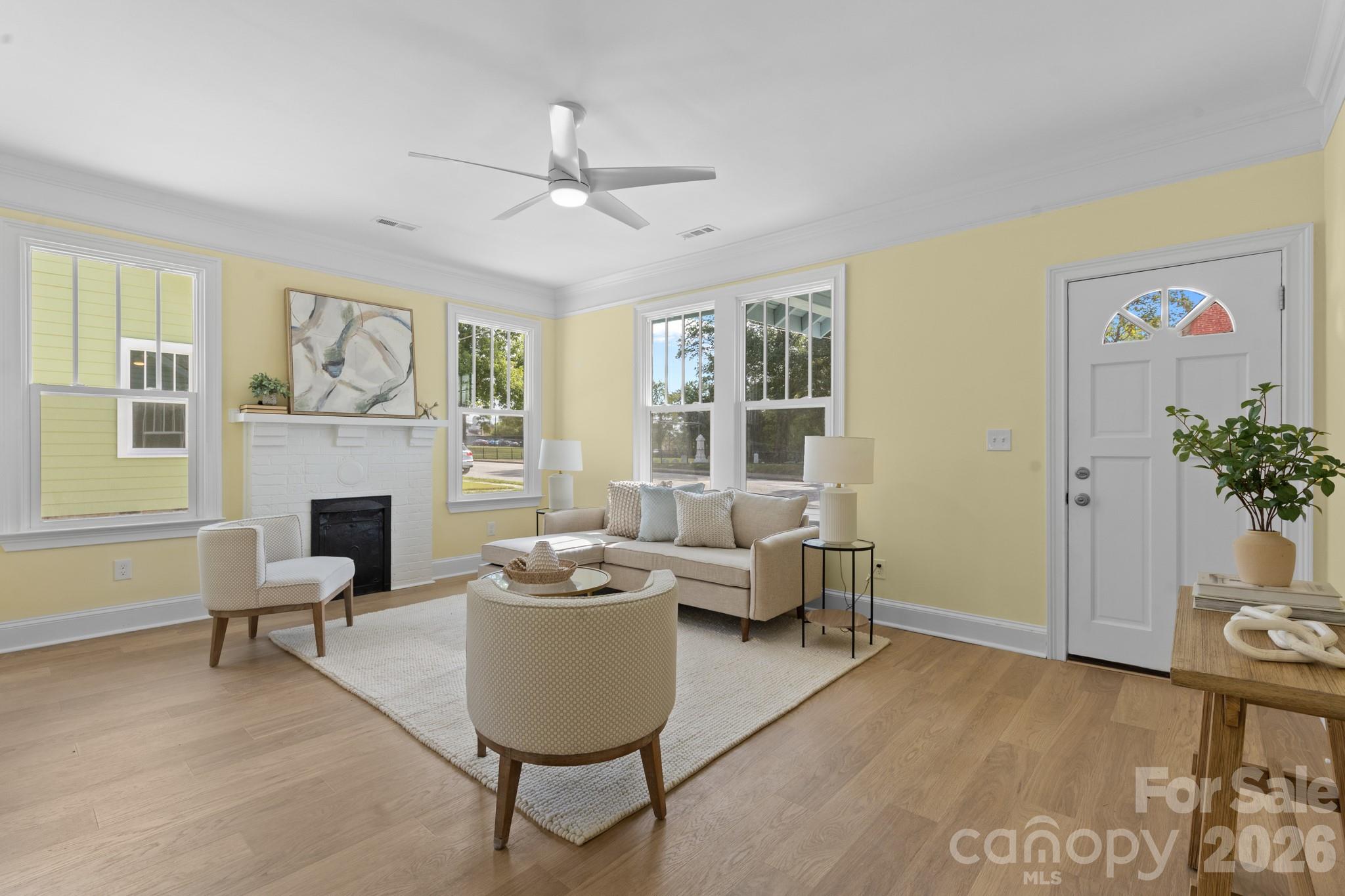 304 W Gay Street Property Photo 7