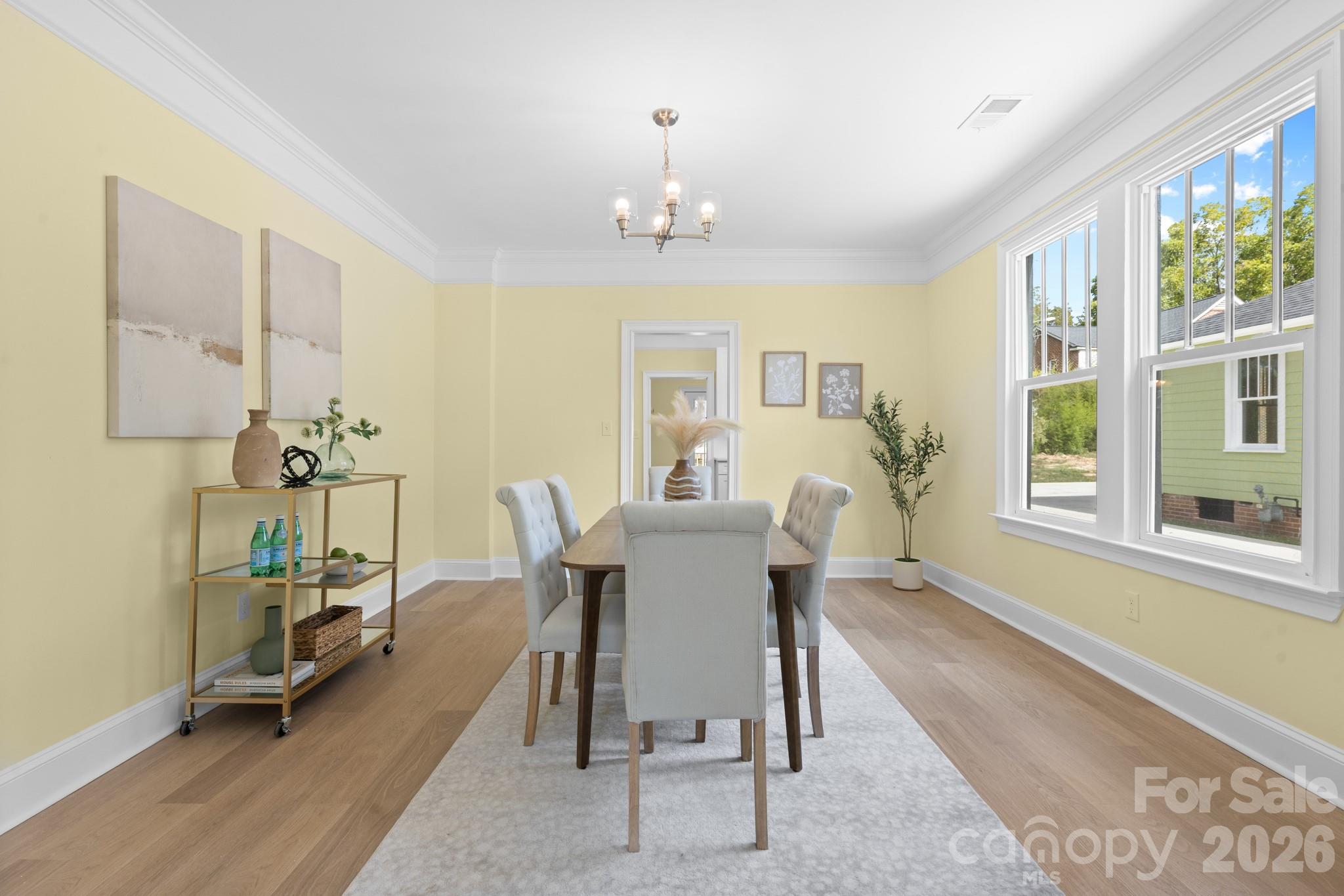 304 W Gay Street Property Photo 8