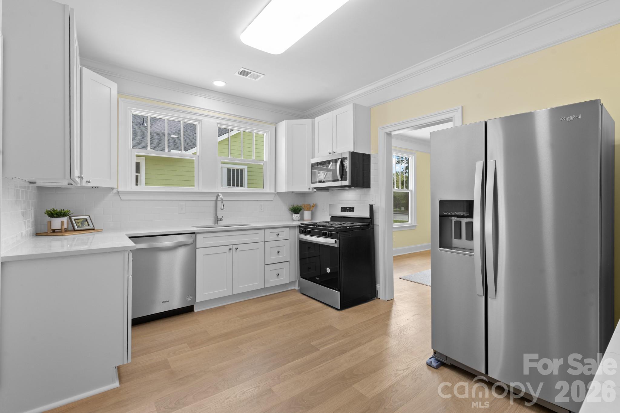 304 W Gay Street Property Photo 10