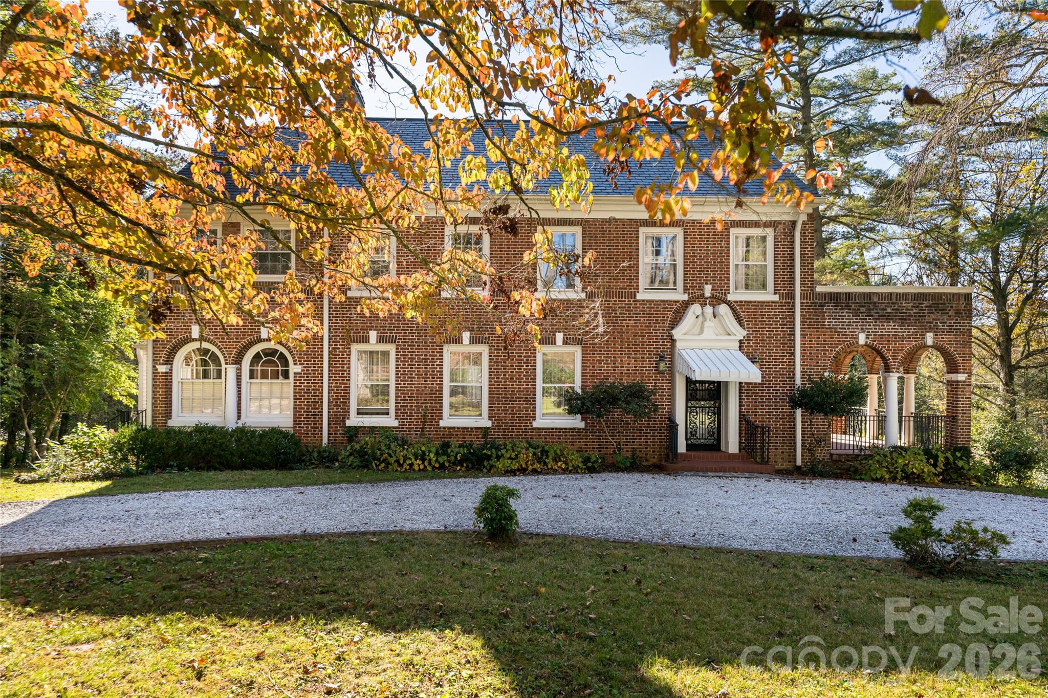 325 Vanderbilt Road Property Photo 3
