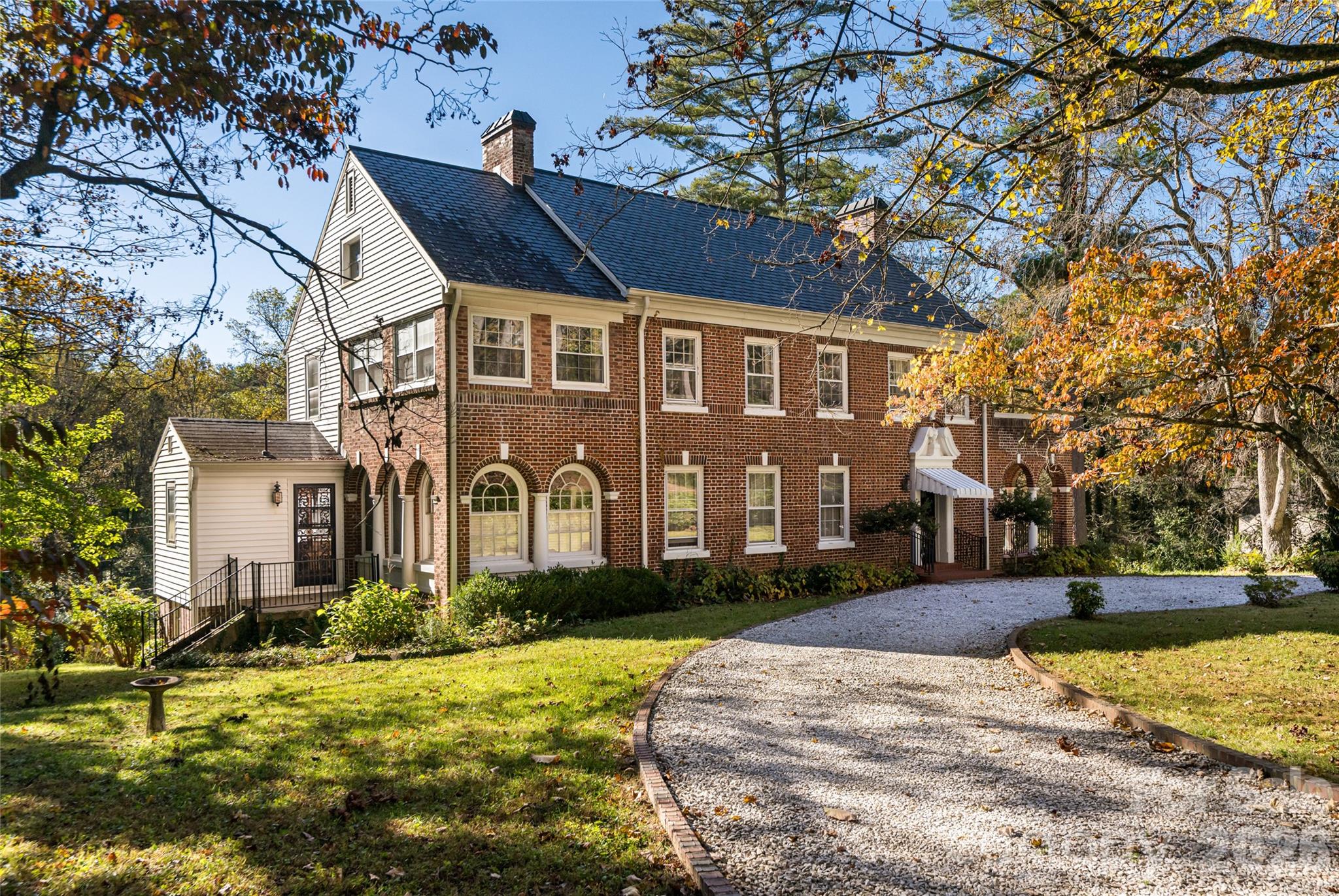 325 Vanderbilt Road Property Photo 5