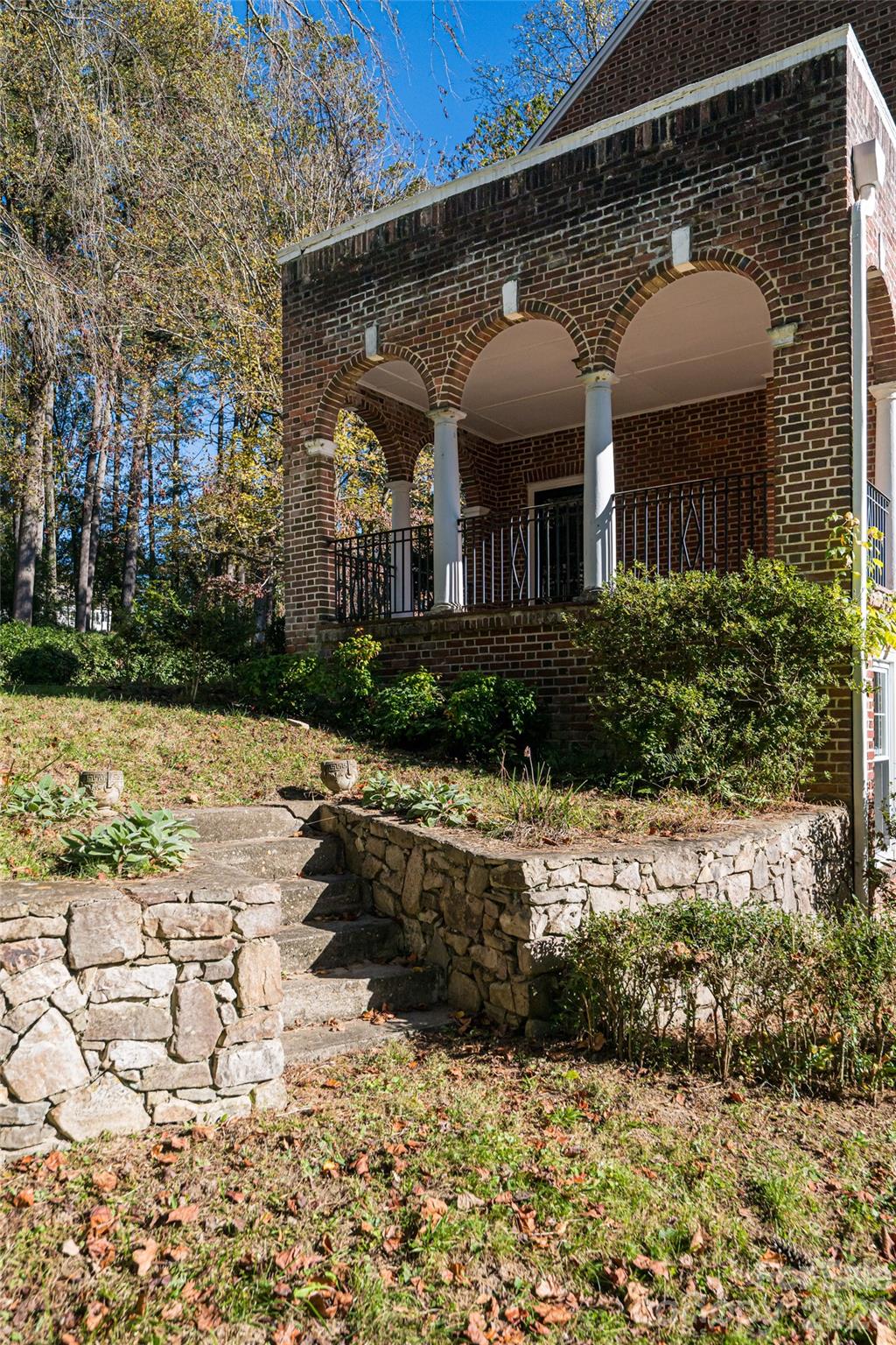325 Vanderbilt Road Property Photo 7