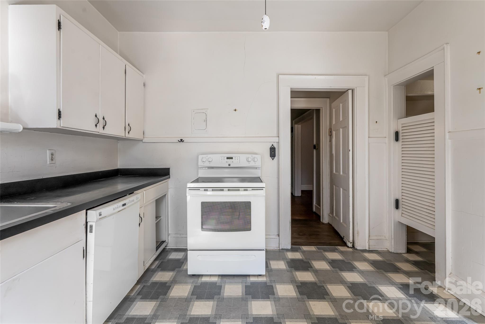 325 Vanderbilt Road Property Photo 17