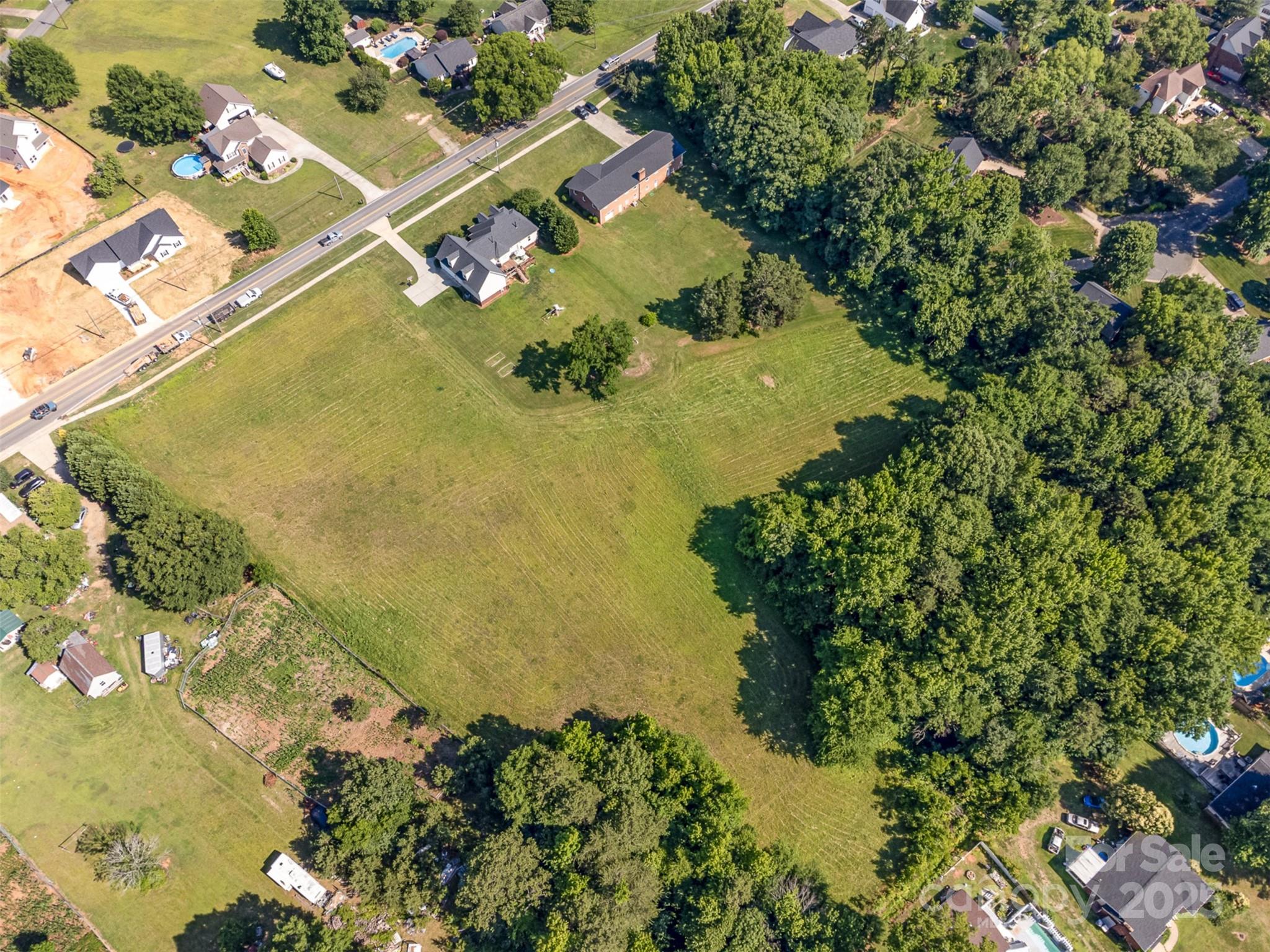 1410 Oakwood Avenue Property Photo 6