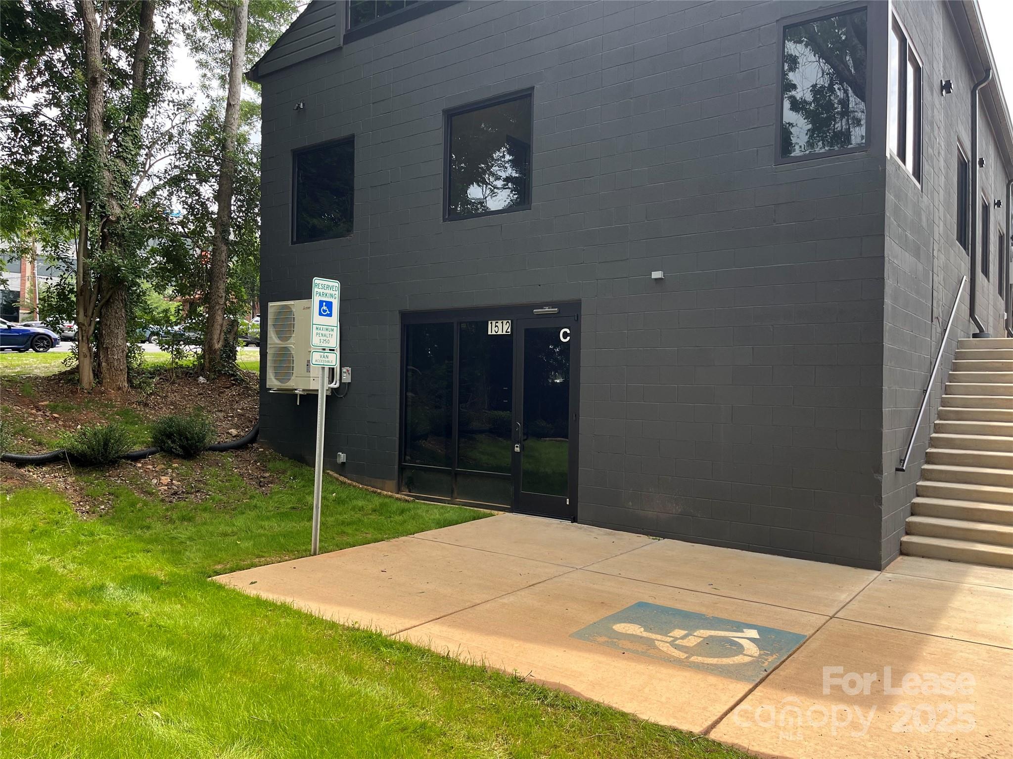 1512 Southwood Avenue Property Photo 7