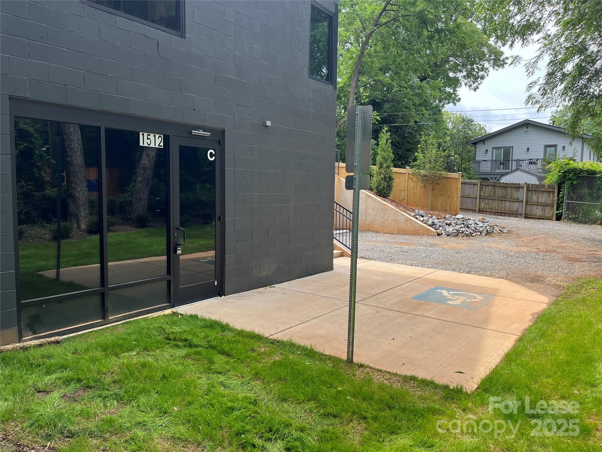 1512 Southwood Avenue Property Photo 8