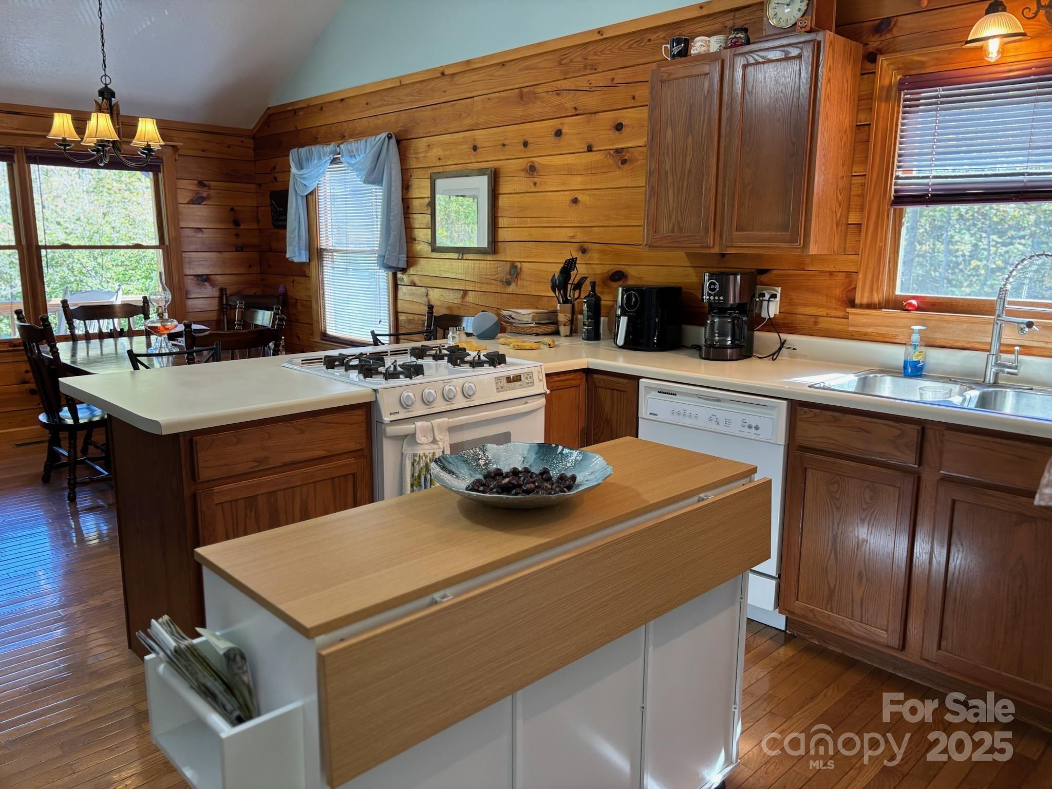 408 Dora Lane Property Photo 10