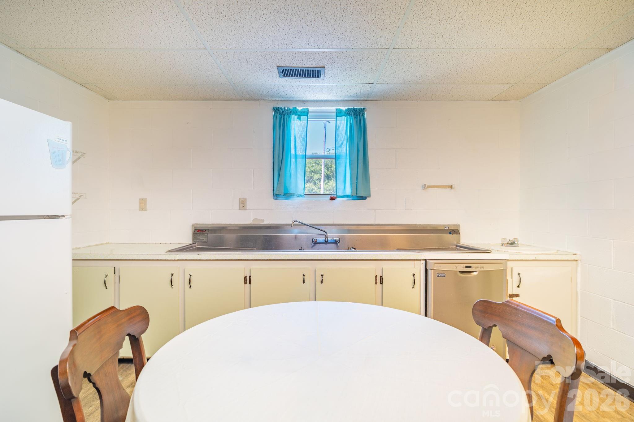 236 Textile Avenue Property Photo 8
