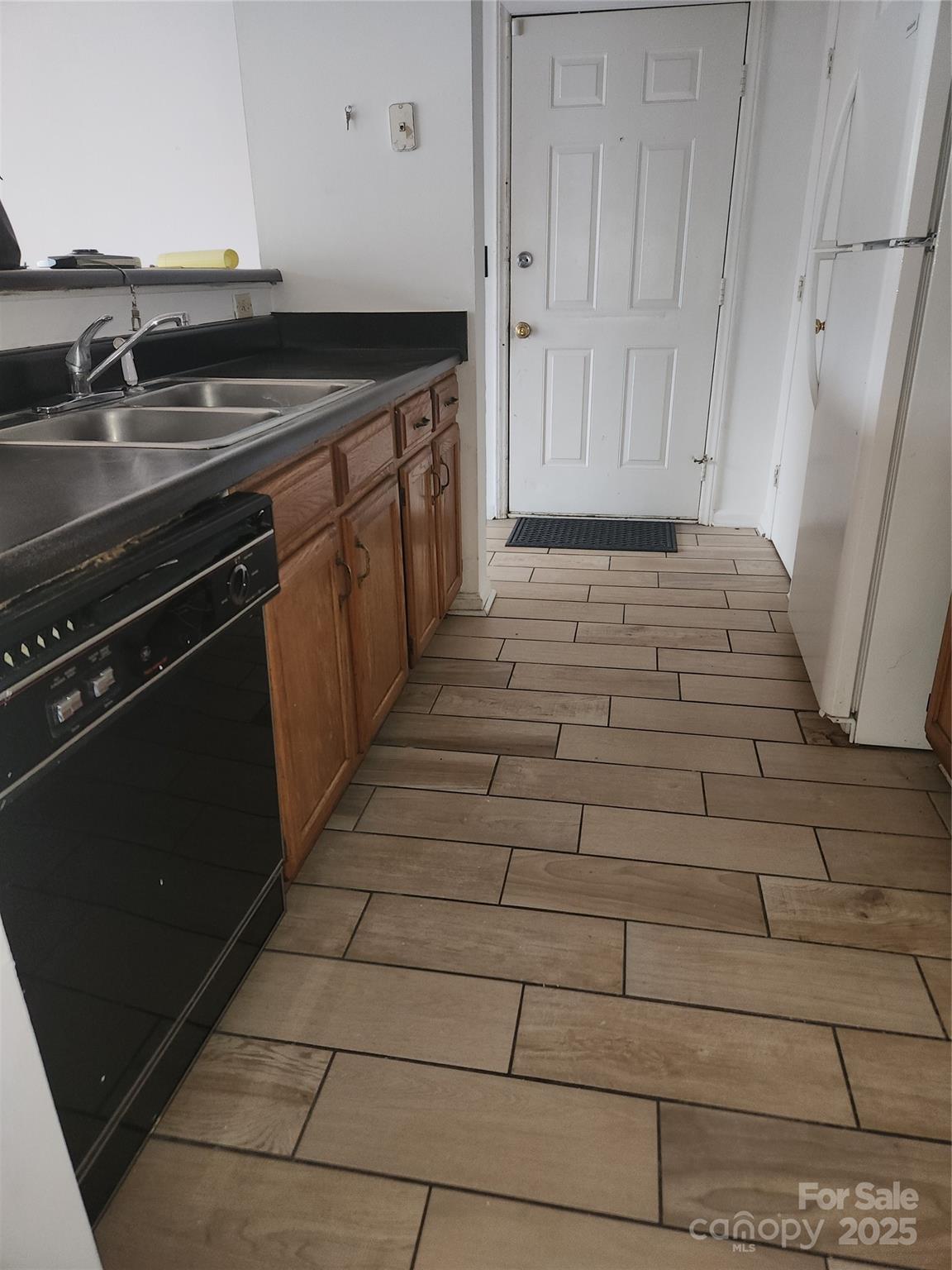 1614-h Arlyn Circle Property Photo 7