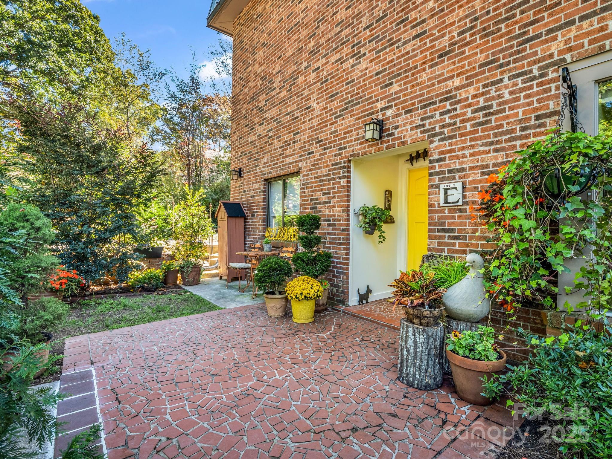 305 Grady Avenue Property Photo 1