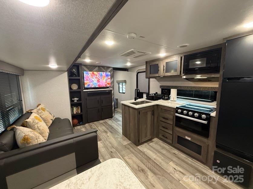 122 Oak Street 371 Property Photo 3