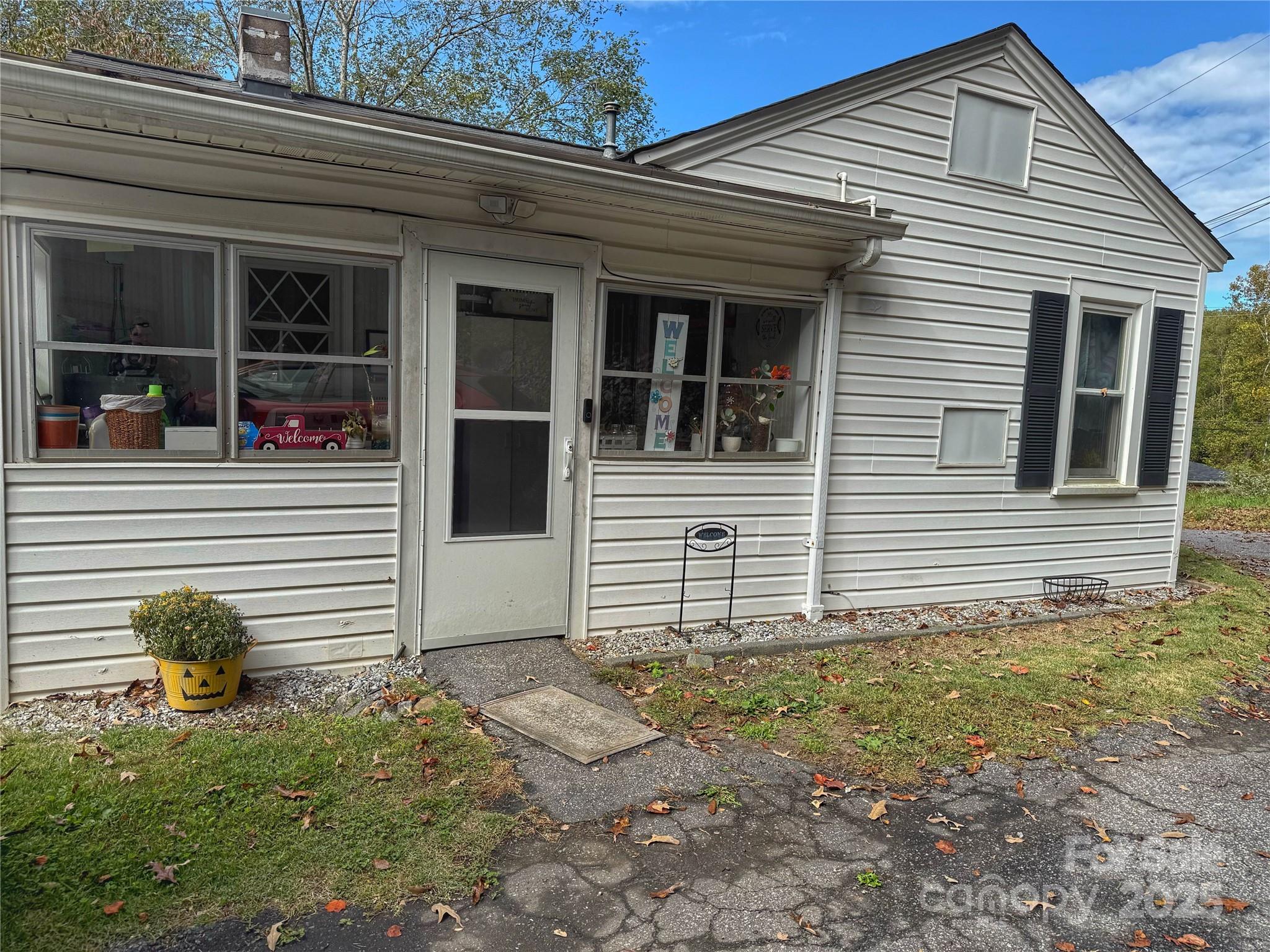 505 Nw Charles Place Property Photo 3