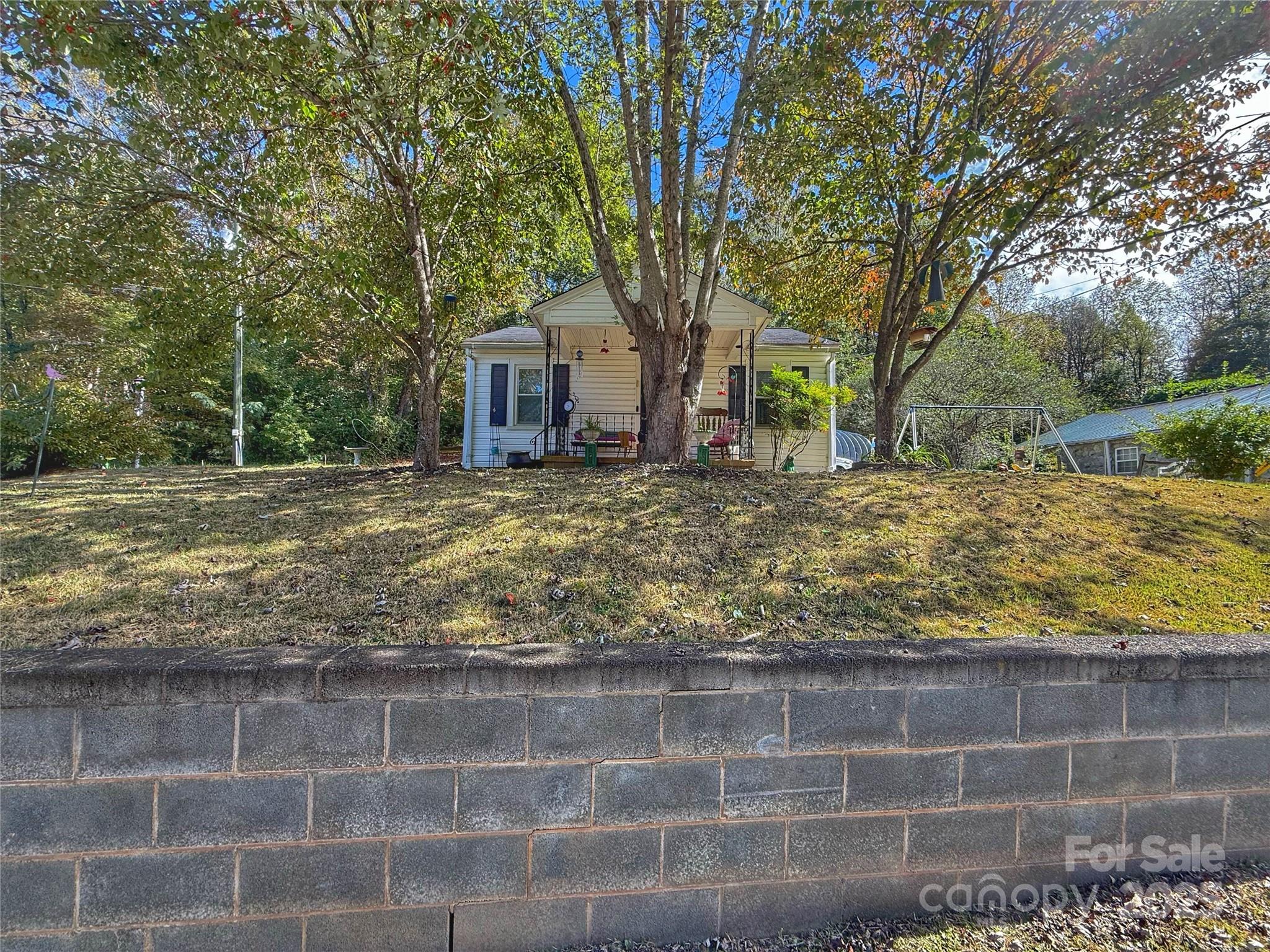 505 Nw Charles Place Property Photo 5