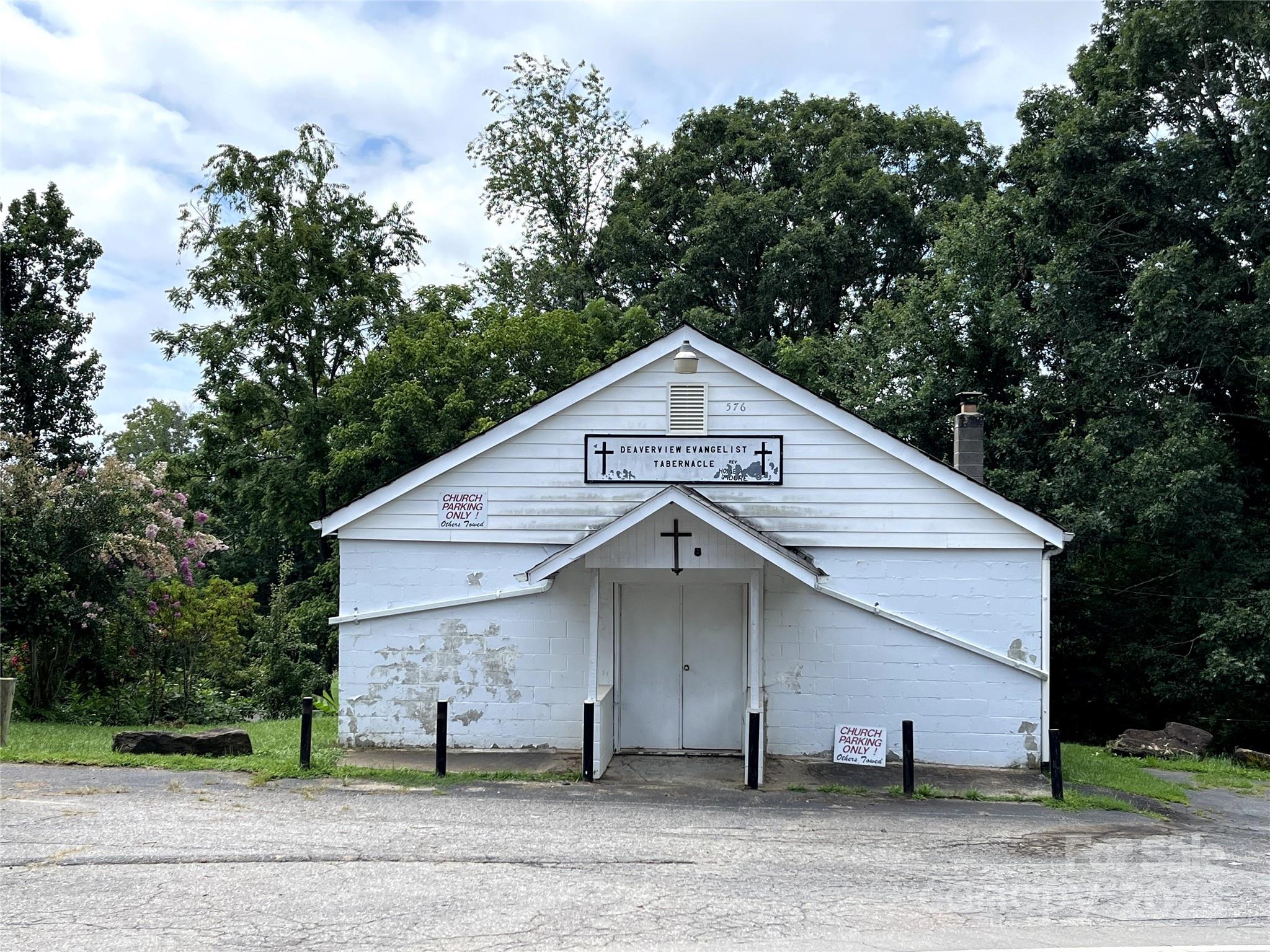 576 Deaverview Road Property Photo 1