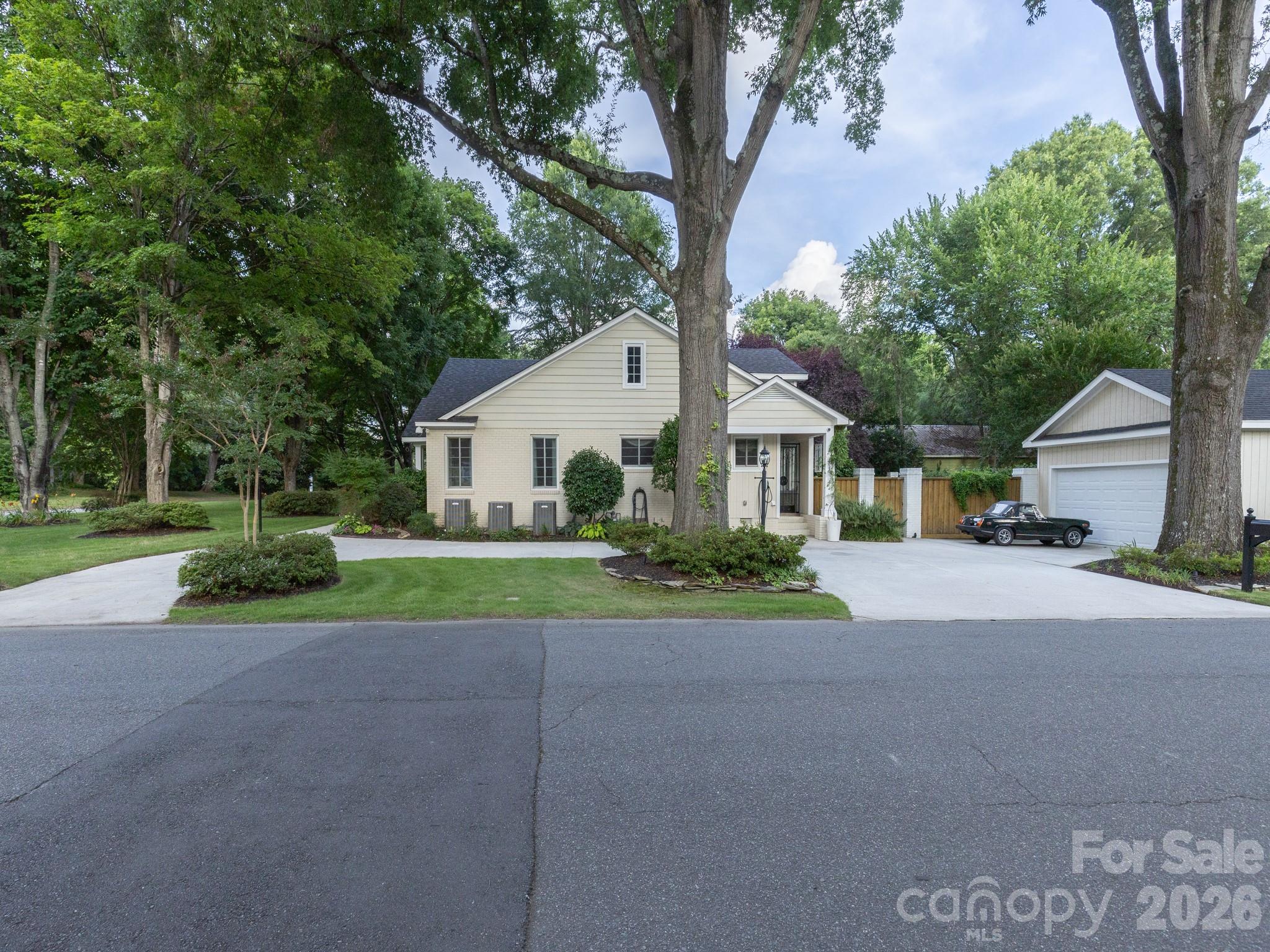 802 E Franklin Street Property Photo 19