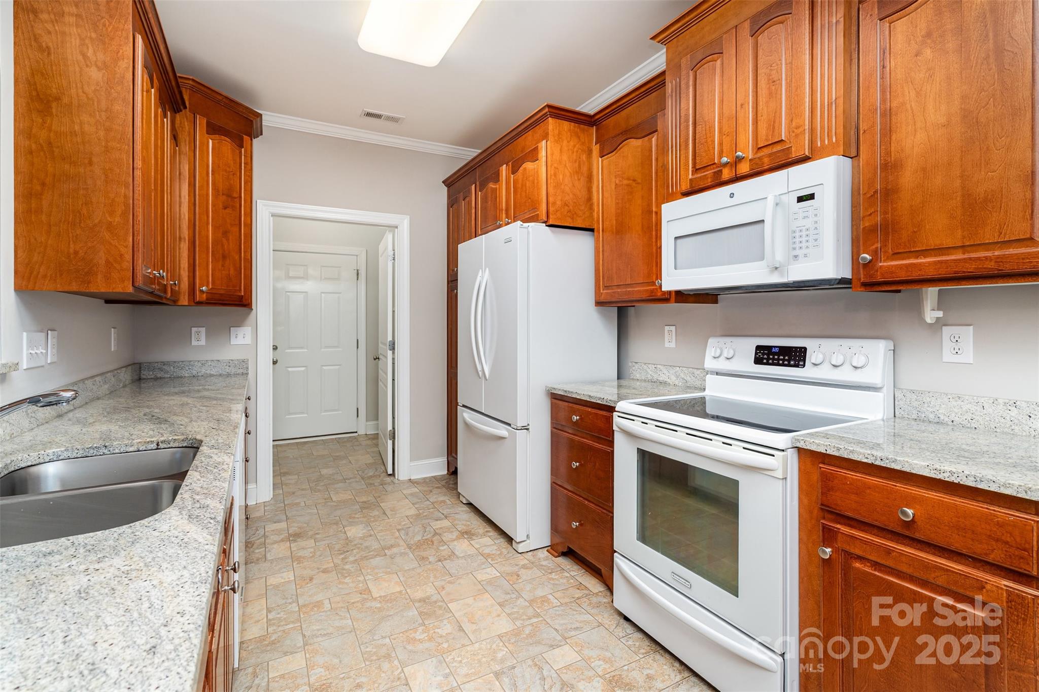 327 River Birch Drive Property Photo 6