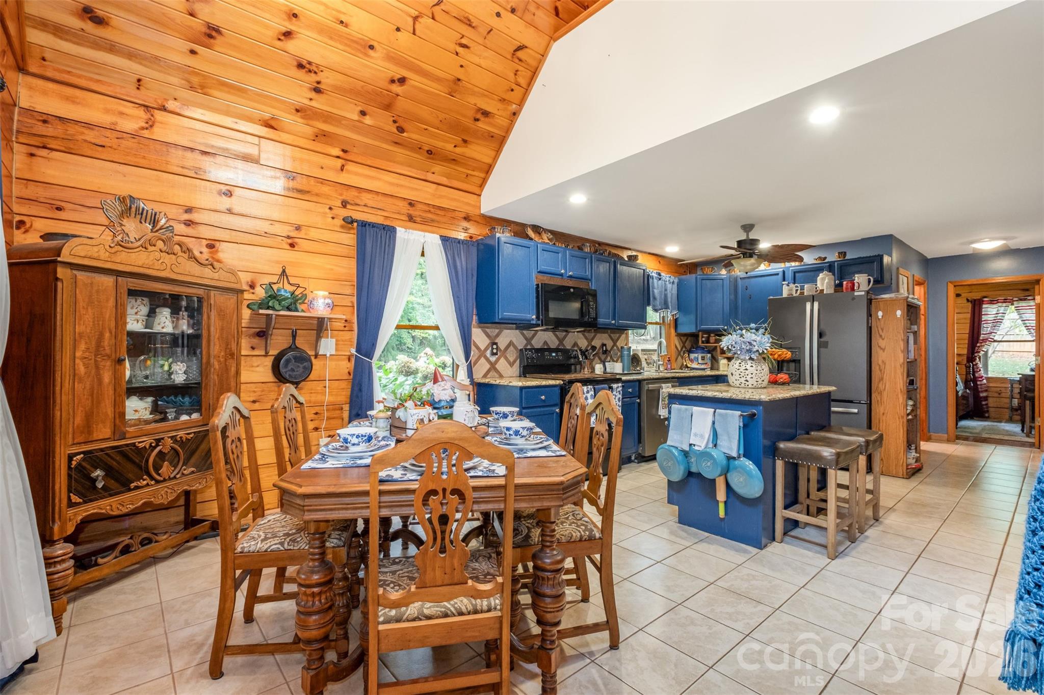 117 Delwood Court 384 & 385 Property Photo 6
