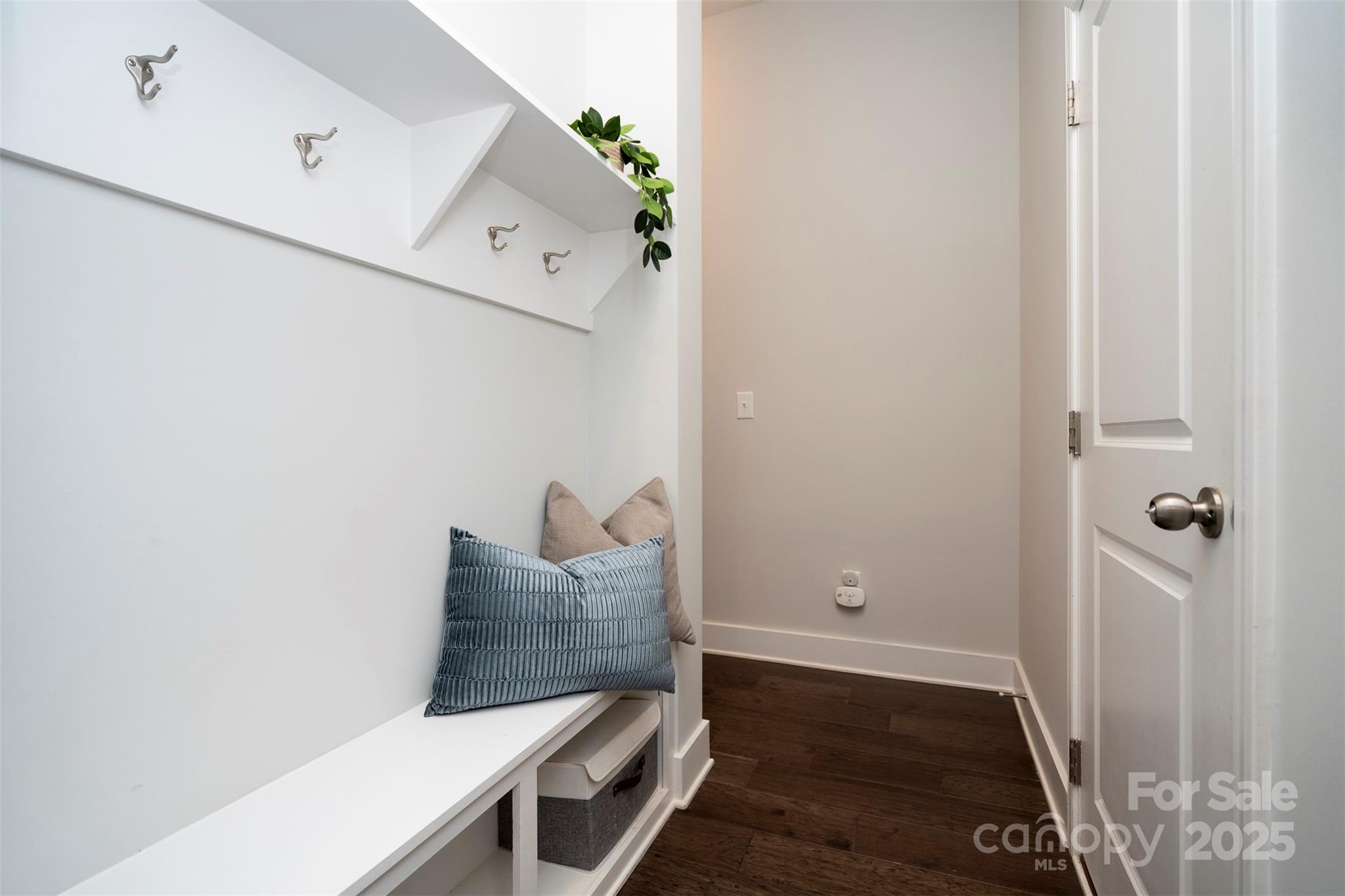 2523 Lola Avenue Property Photo 5