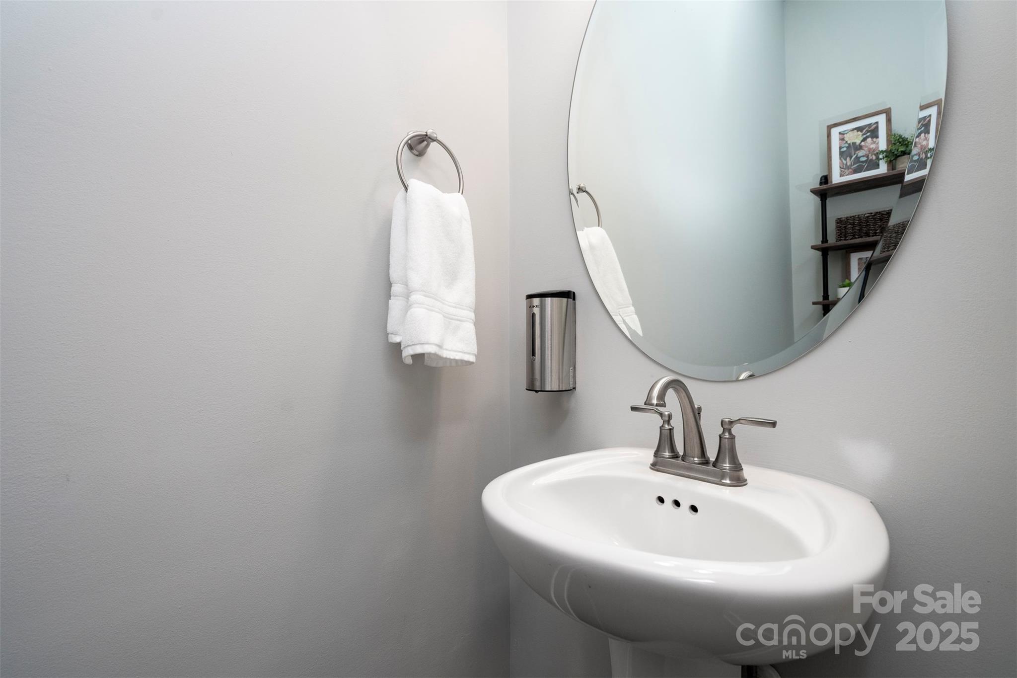 2523 Lola Avenue Property Photo 7