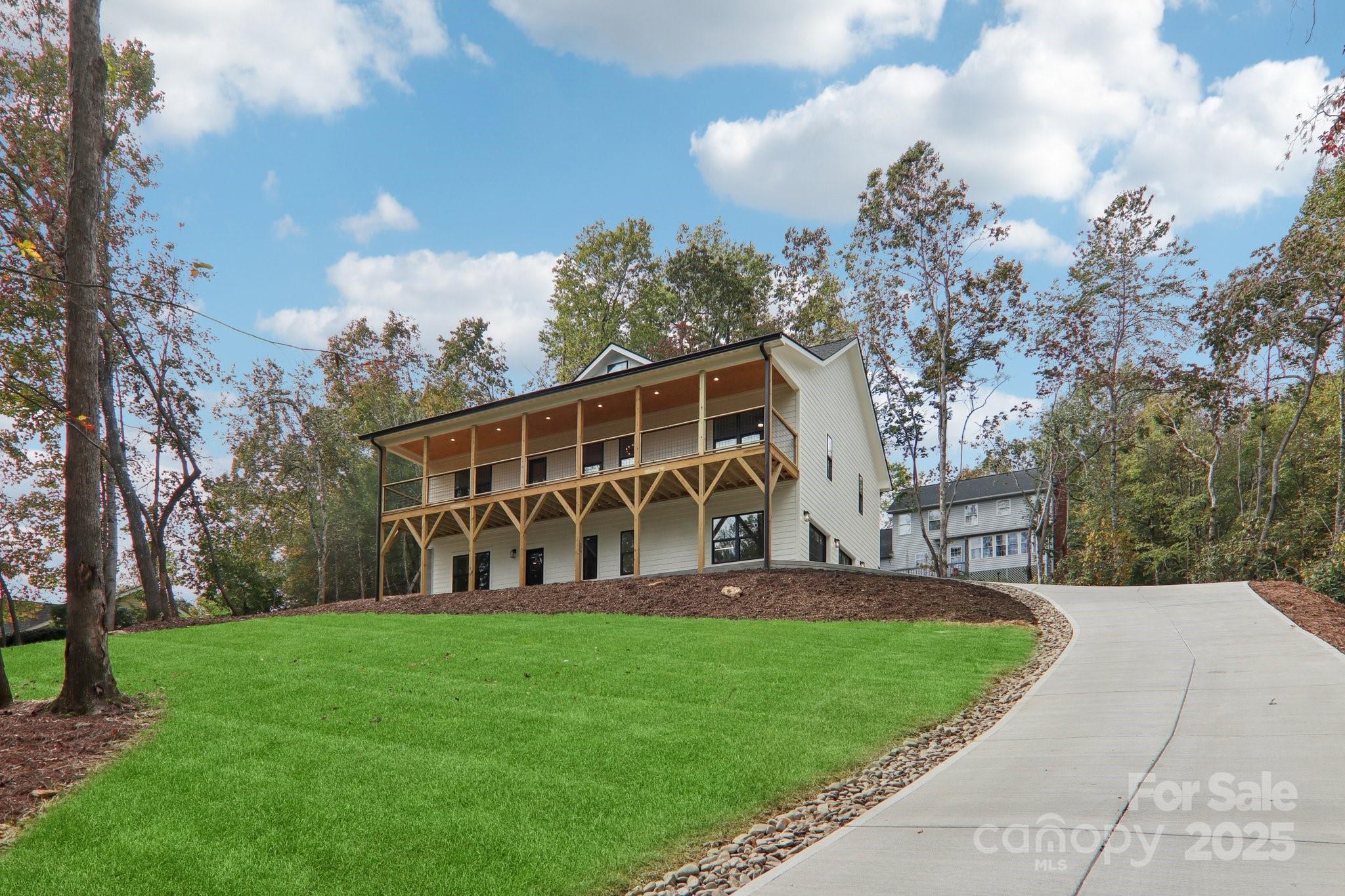 271 Greenstone Lane Property Photo 3