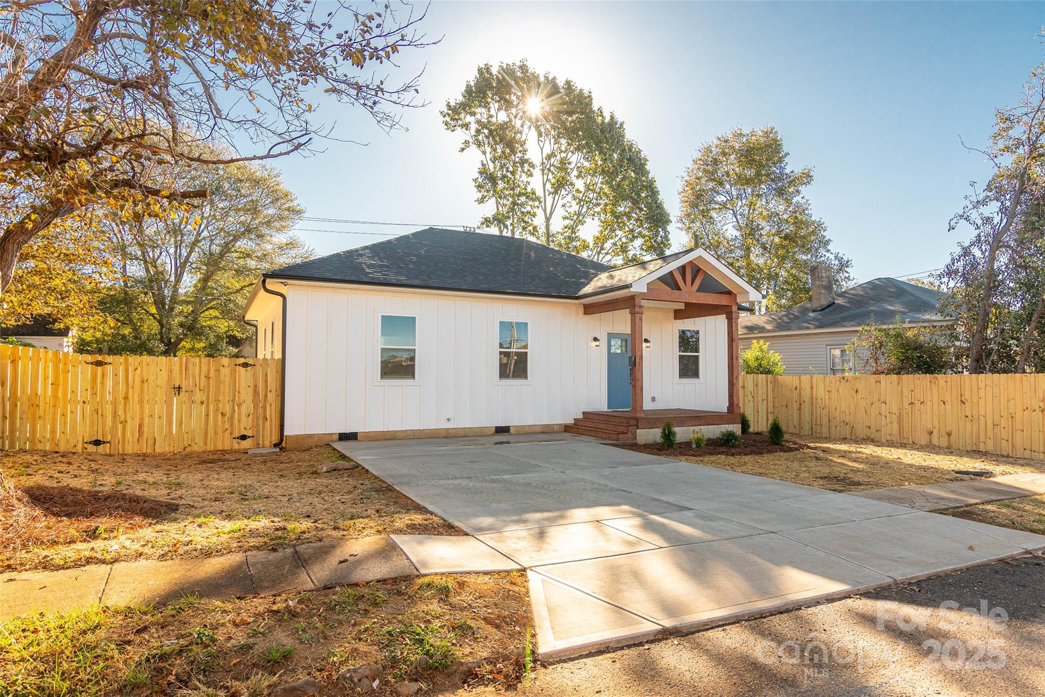 719 Smith Street Property Photo 1