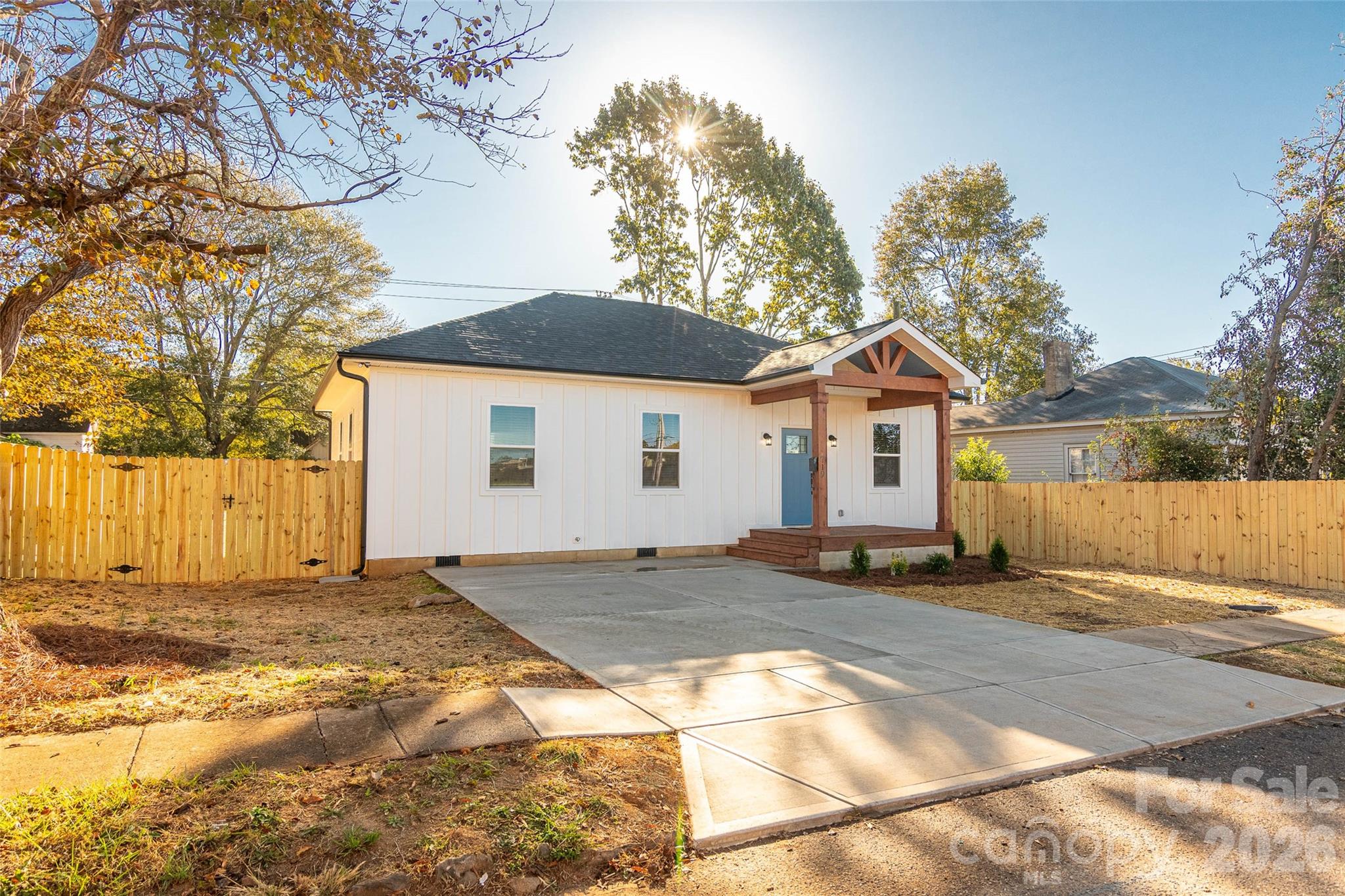 719 Smith Street Property Photo 1