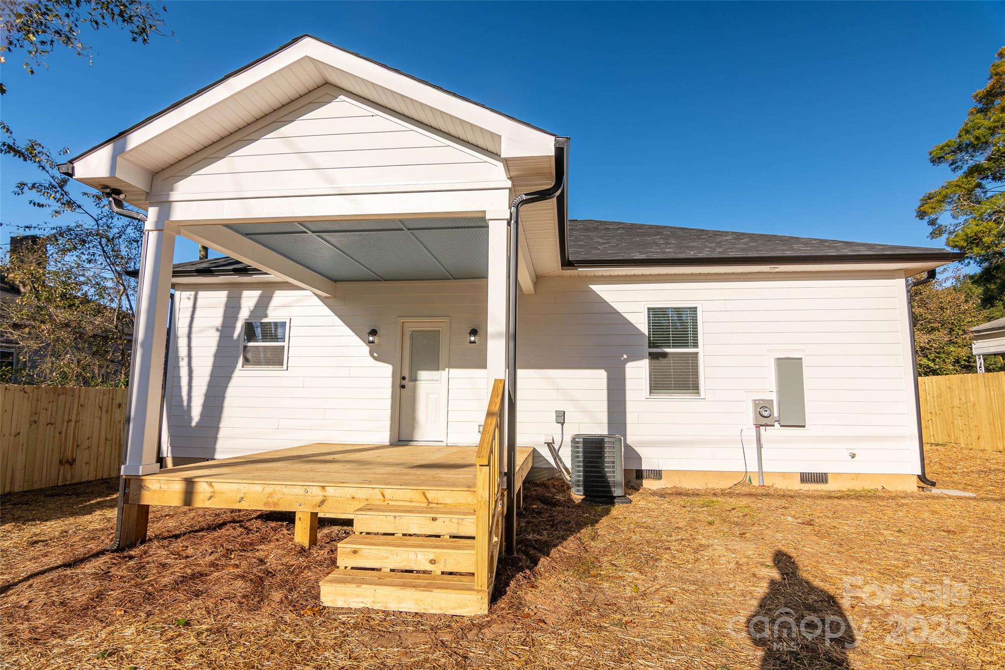 719 Smith Street Property Photo 24