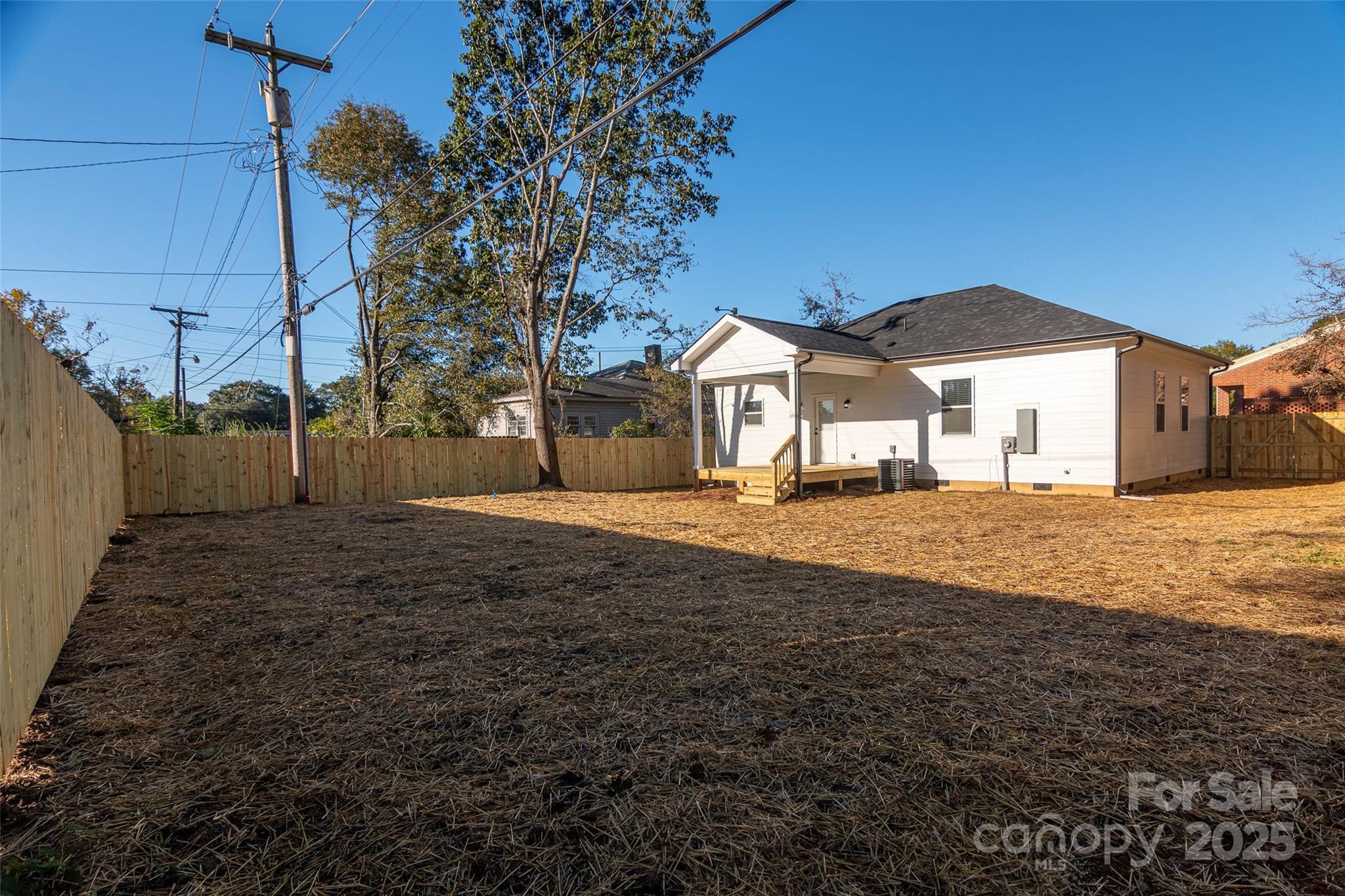 719 Smith Street Property Photo 25