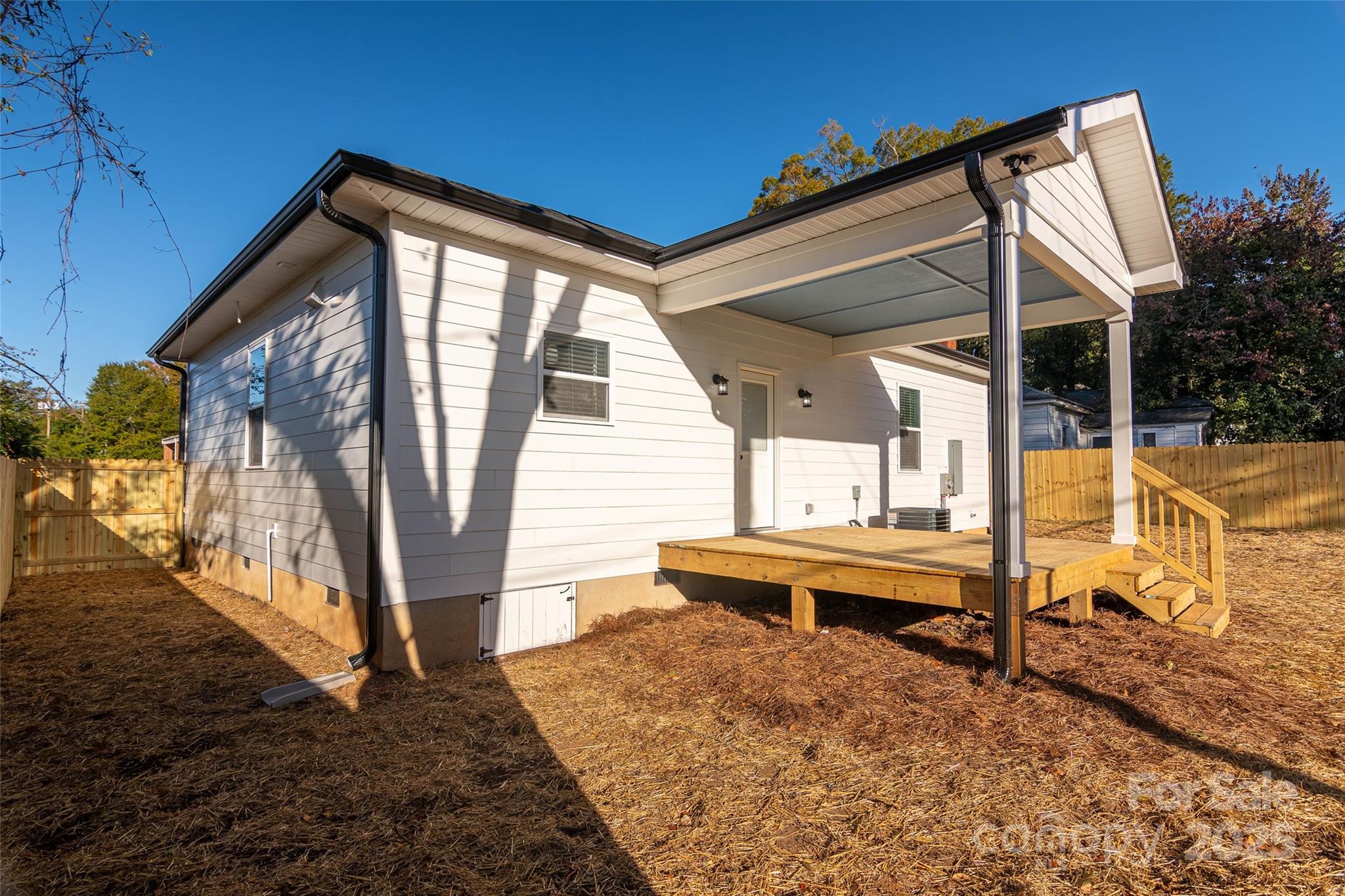 719 Smith Street Property Photo 27