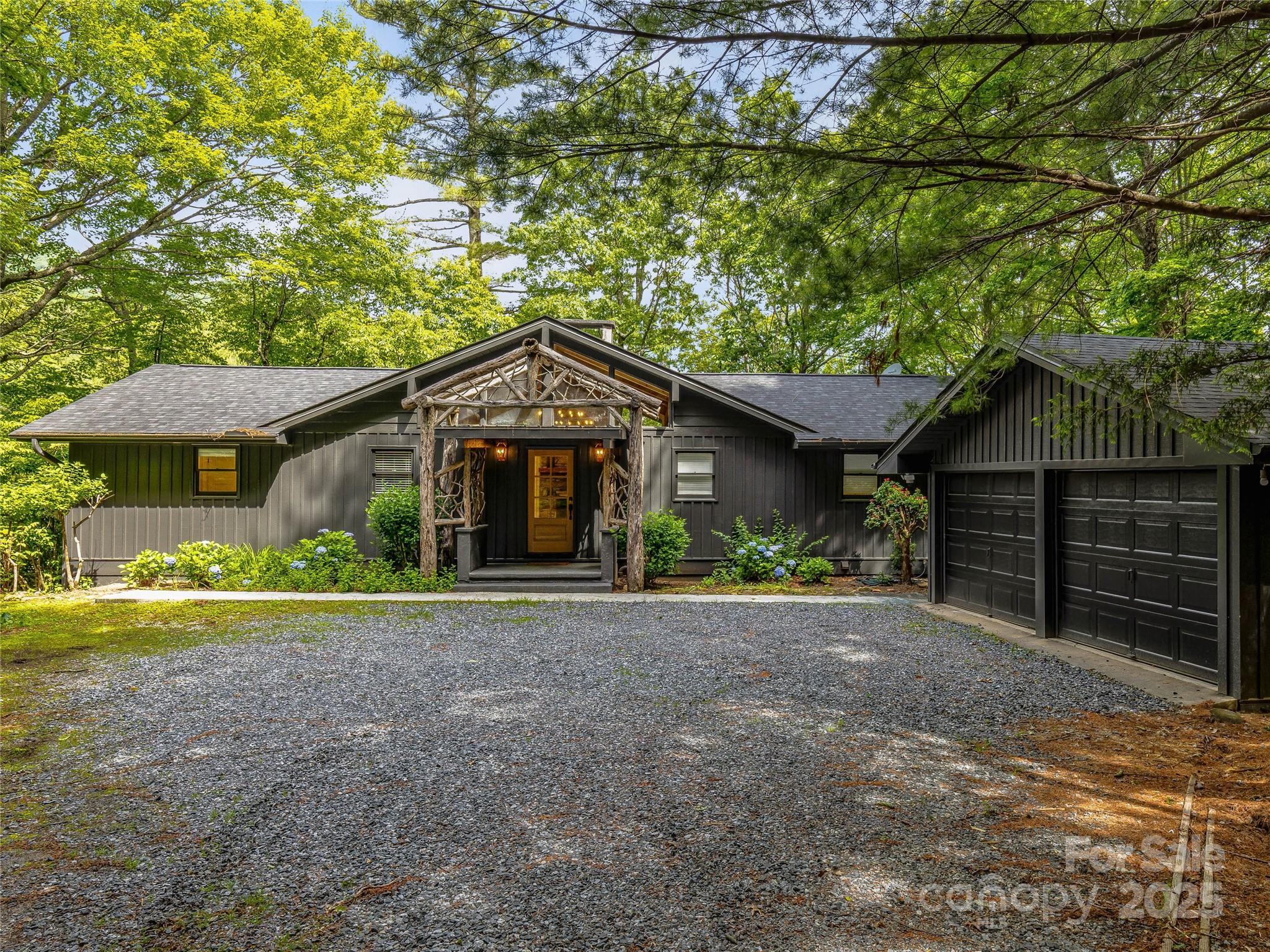 412 Cherokee Trace Property Photo 1