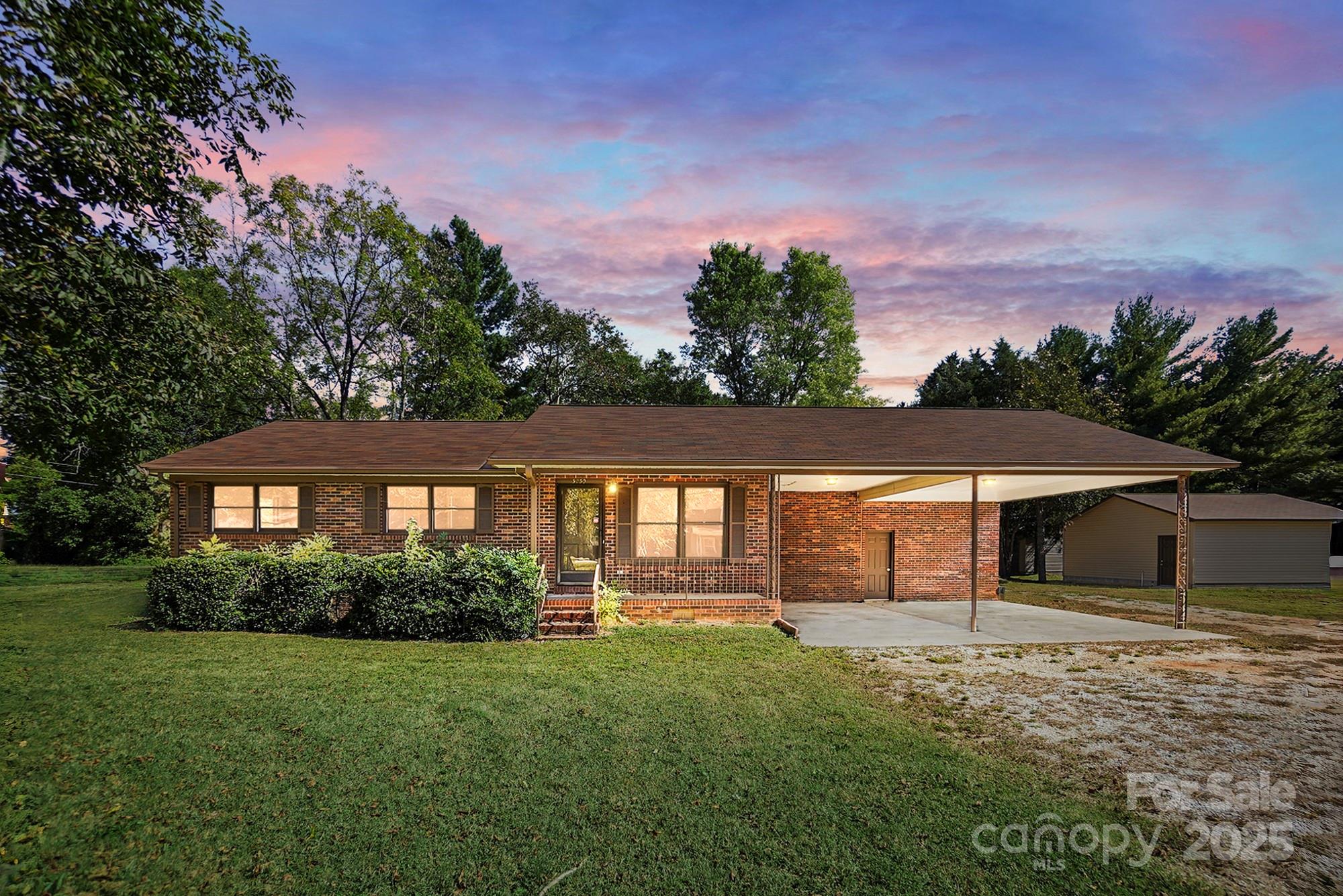 3230 W Innes Street Property Photo 1