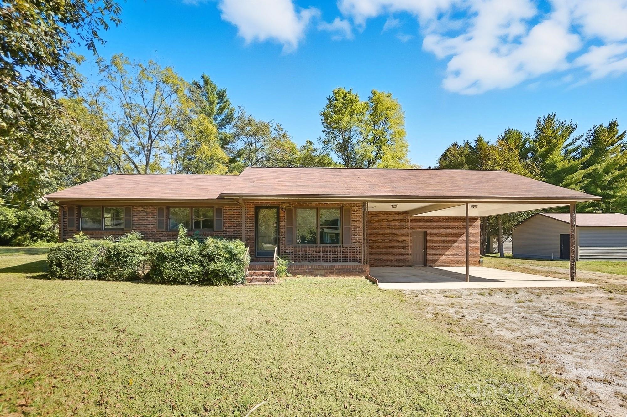 3230 W Innes Street Property Photo 8