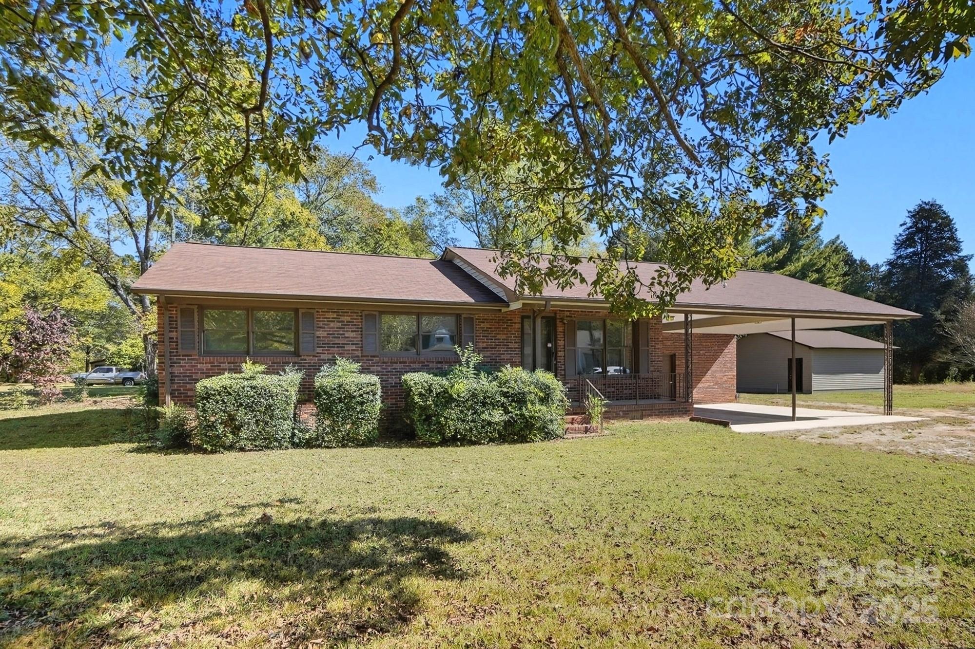 3230 W Innes Street Property Photo 9