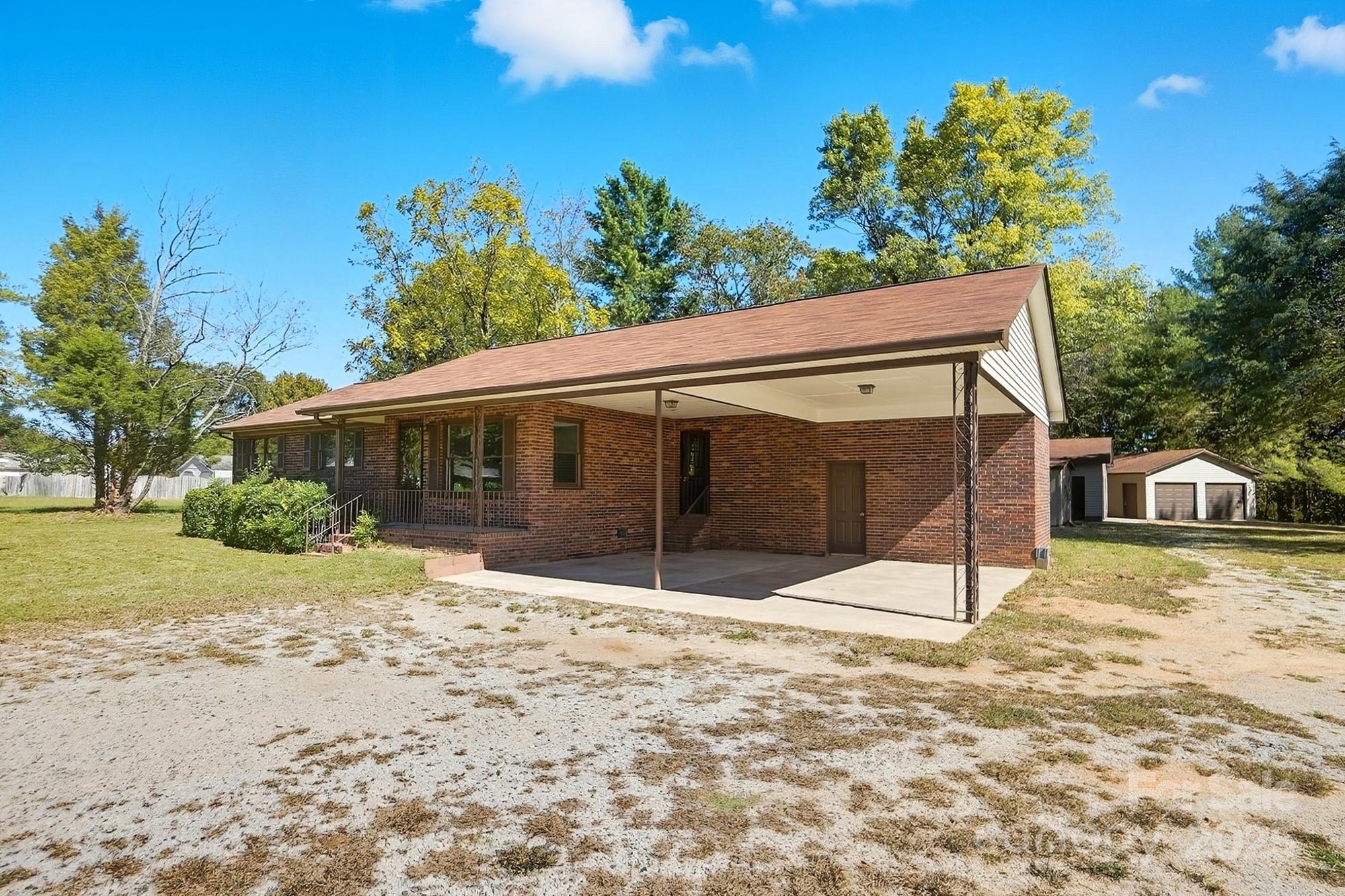 3230 W Innes Street Property Photo 10